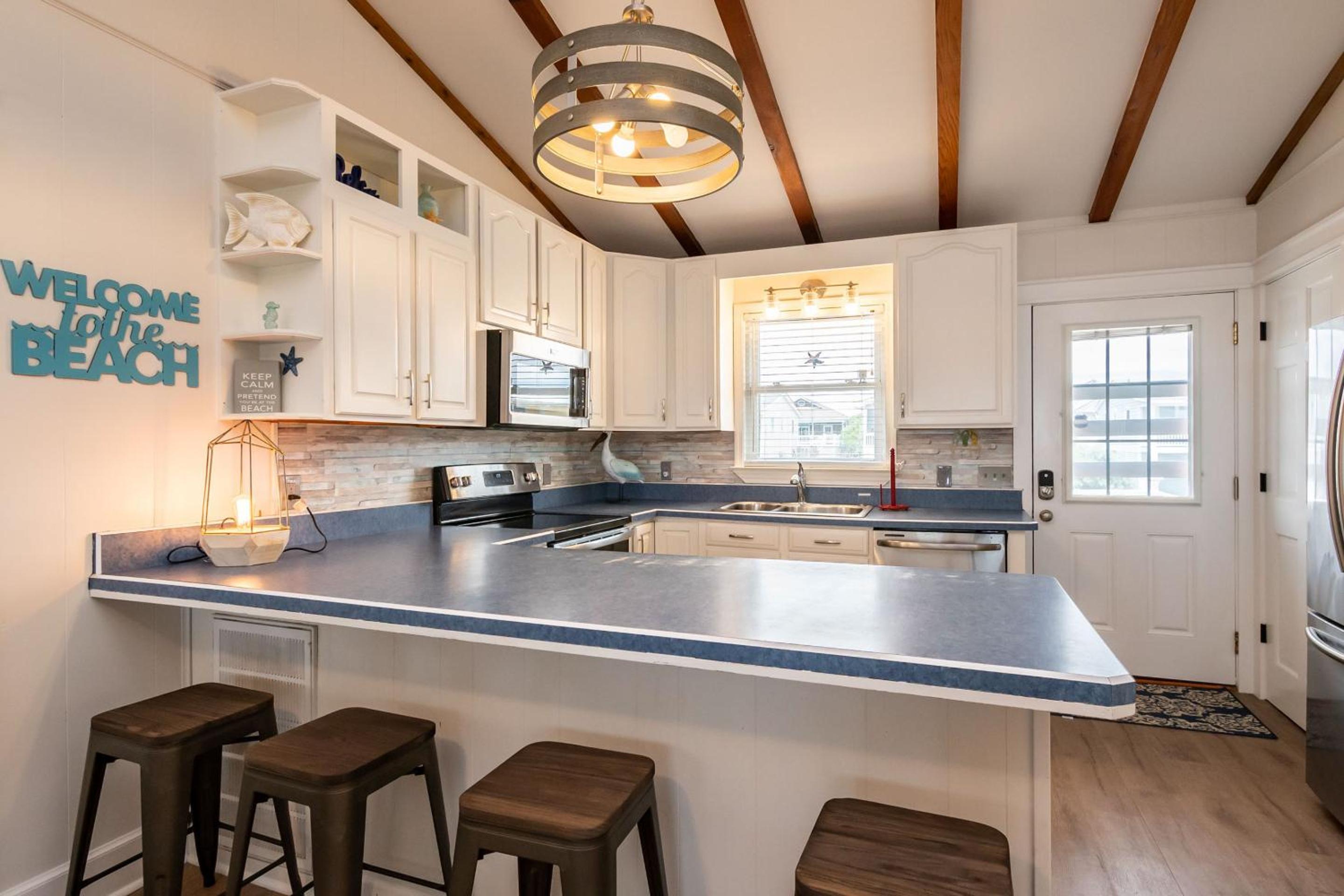 Blu Malibu by Oak Island Accommodations view 4