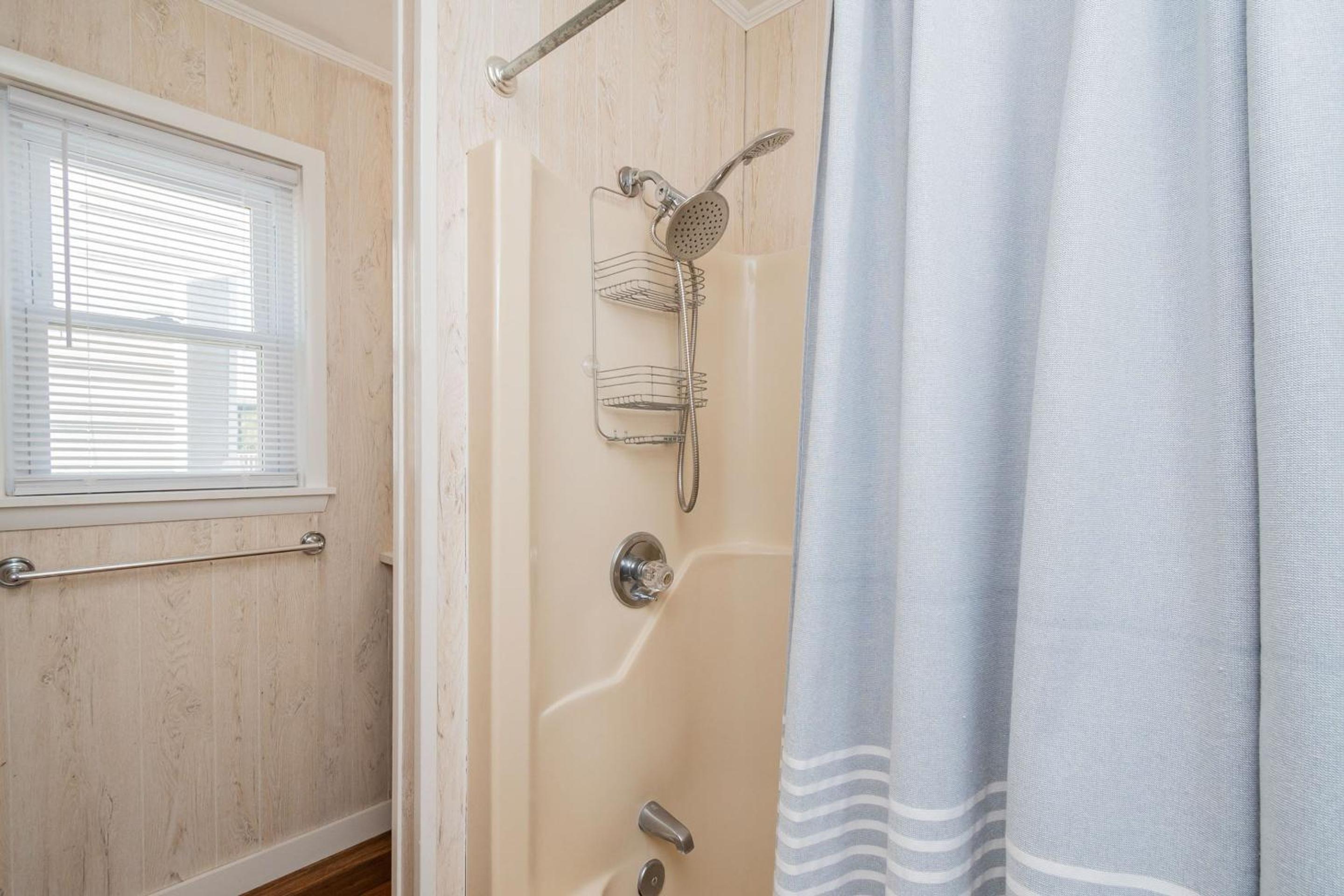 The Beachcomber by Oak Island Accommodations view 3