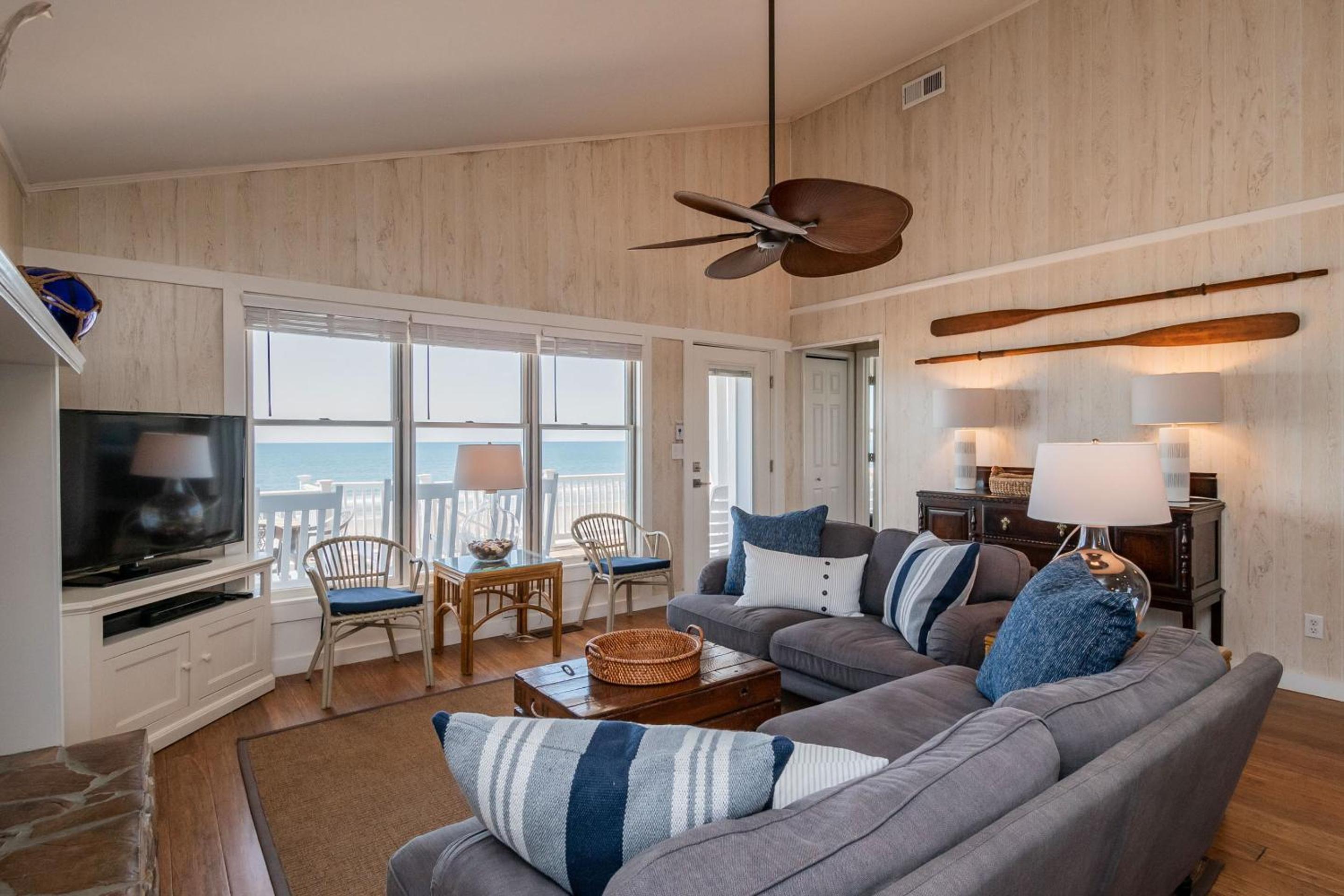 The Beachcomber by Oak Island Accommodations view 4