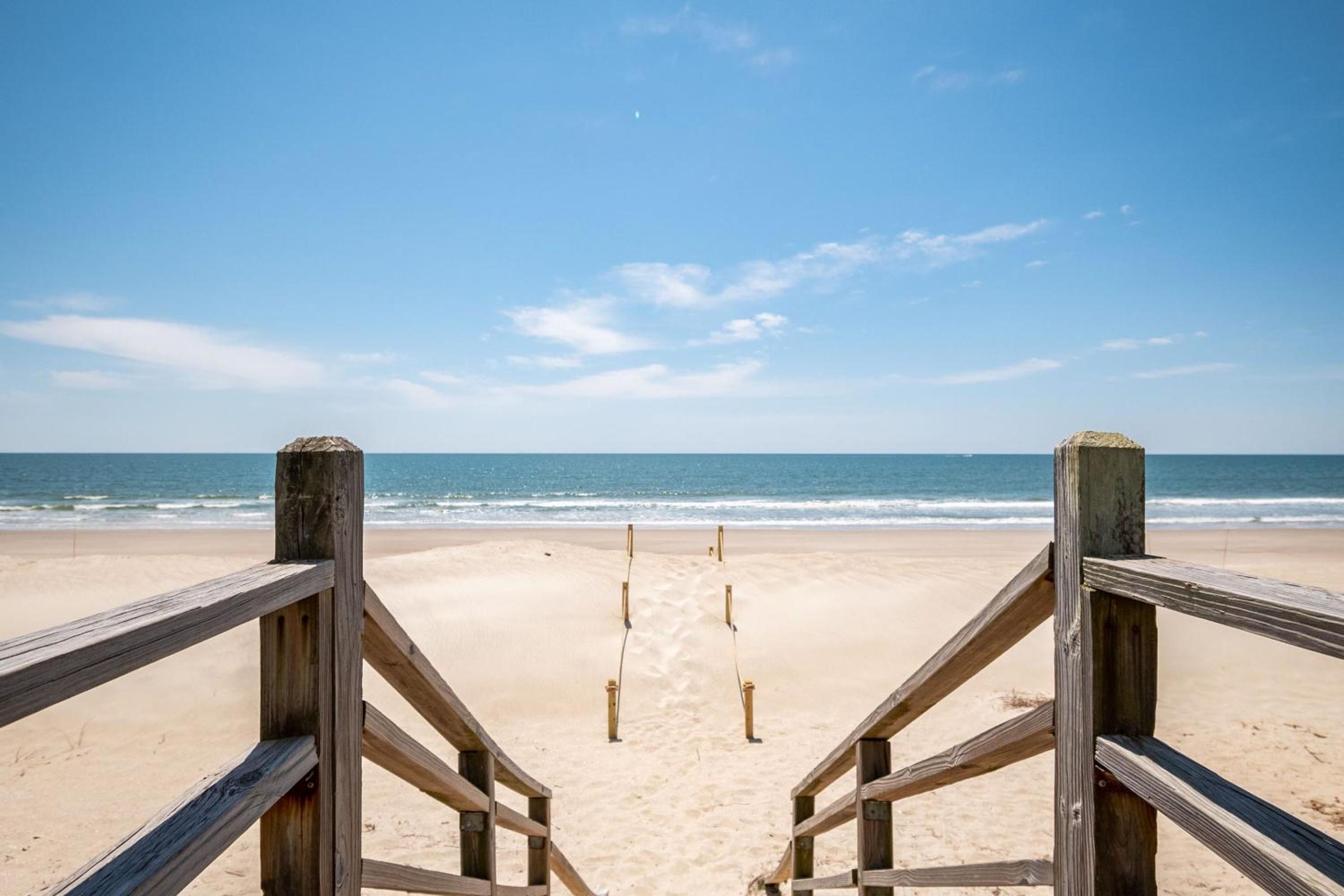 The Beachcomber by Oak Island Accommodations view 5