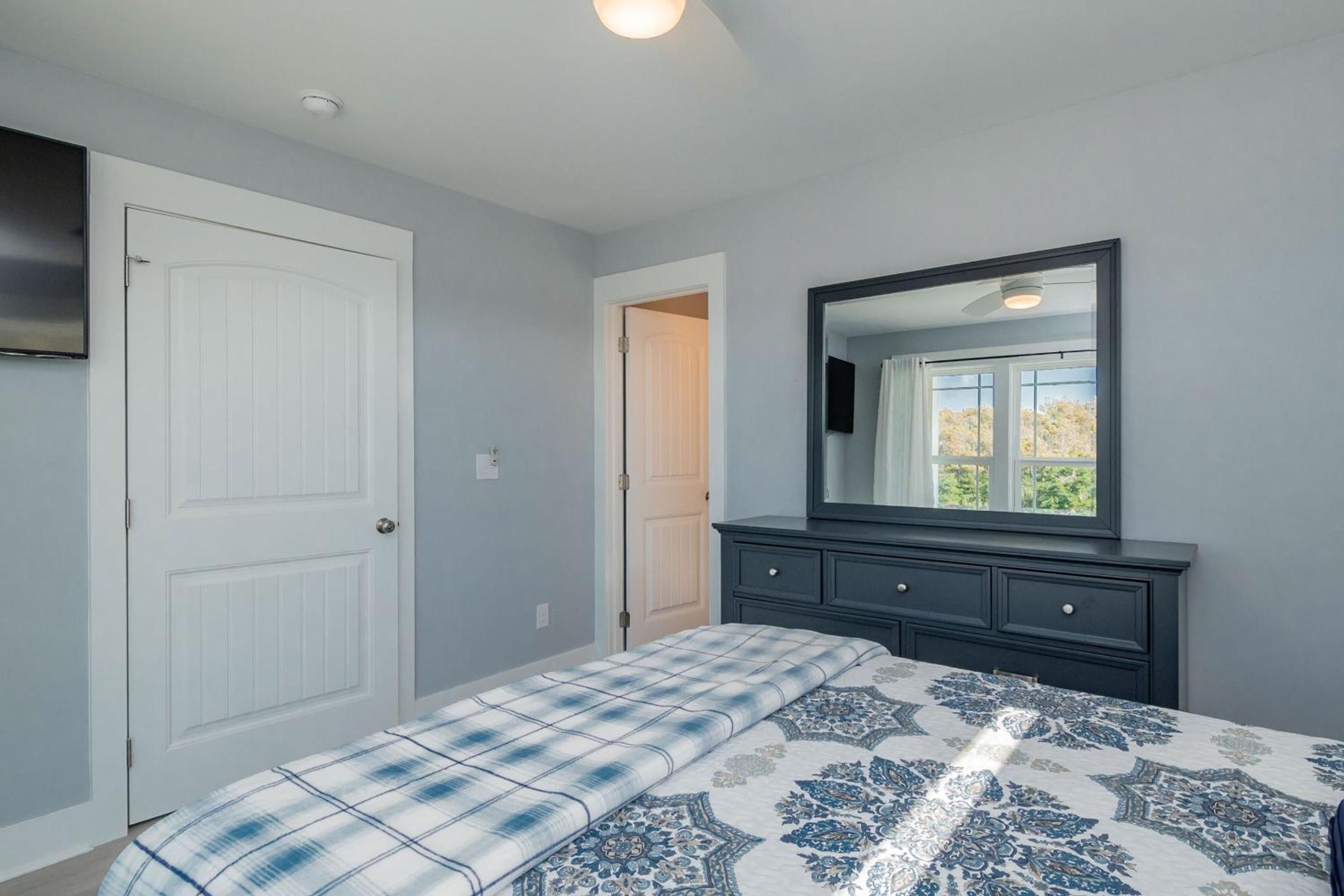 Sweet Sunshine by Oak Island Accommodations view 2