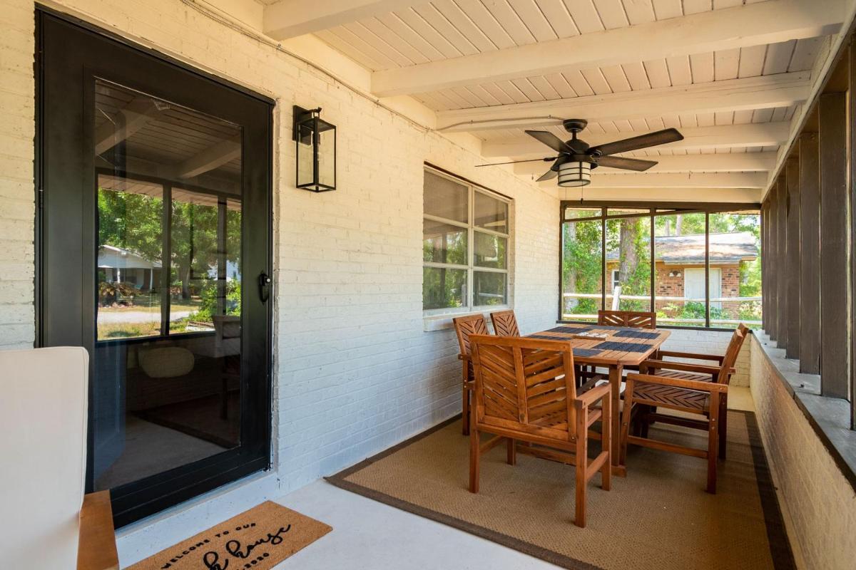 Summer Breeze by Oak Island Accommodations view 5