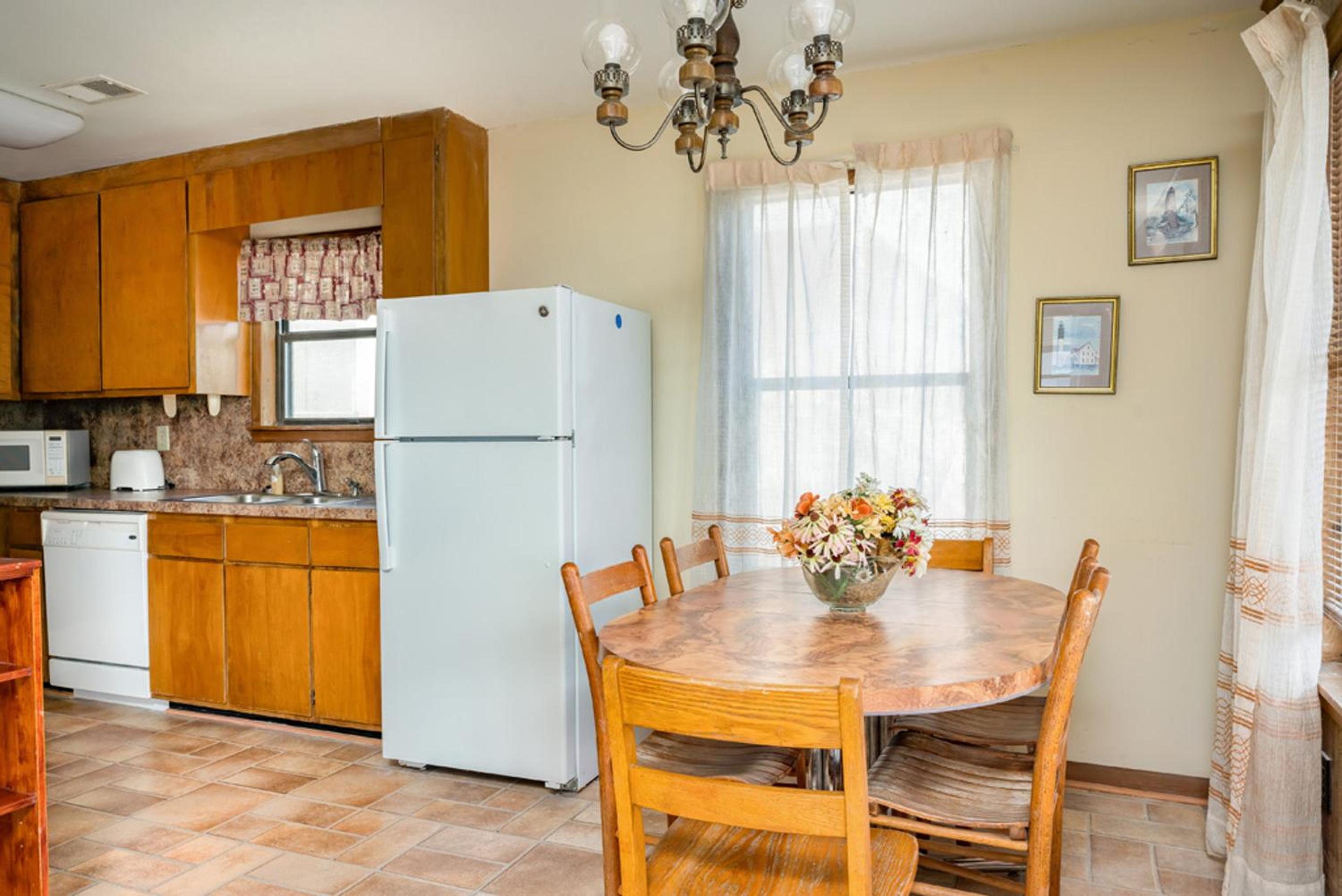 Statehouse by Oak Island Accommodations view 5