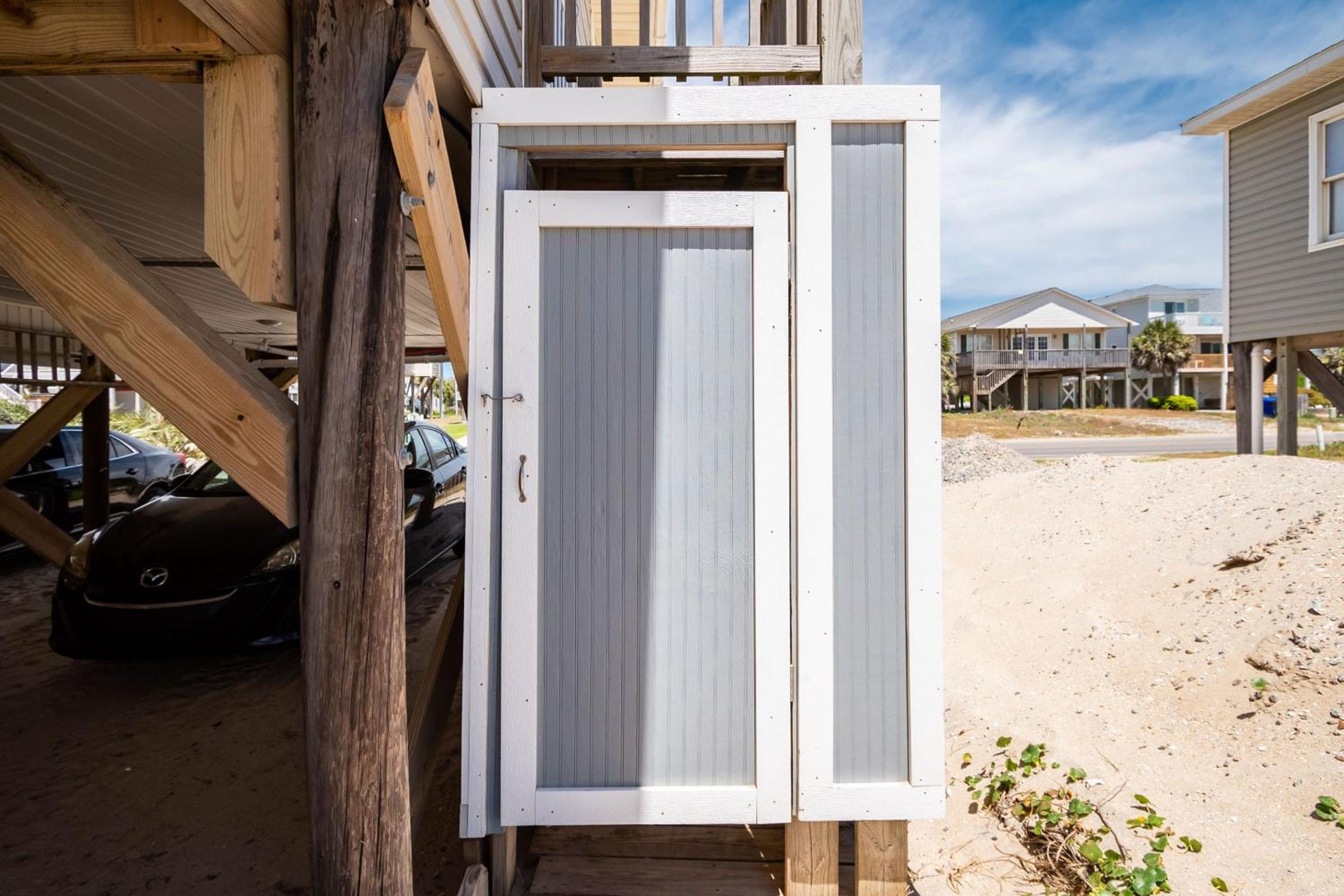 Brig-A-Dune by Oak Island Accommodations view 3