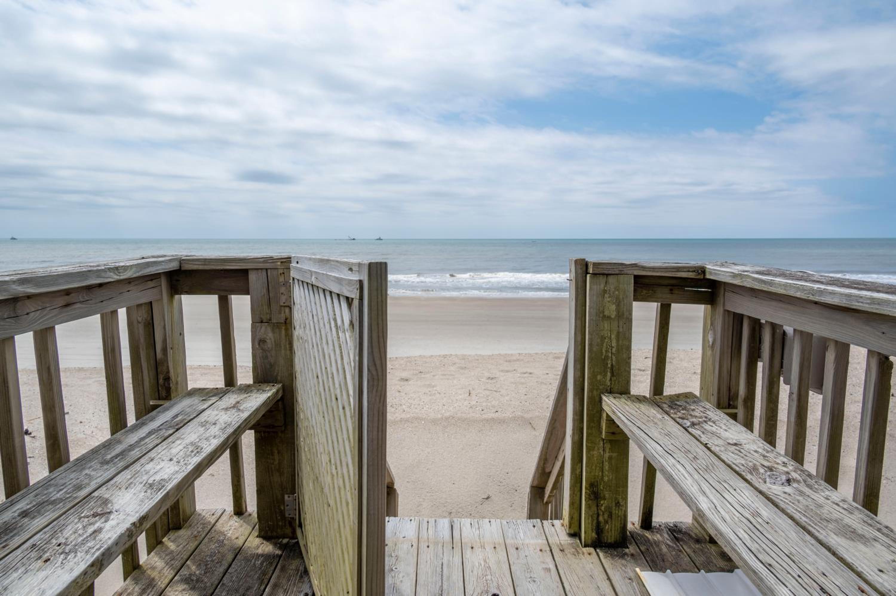 Cabana Boy by Oak Island Accommodations view 3