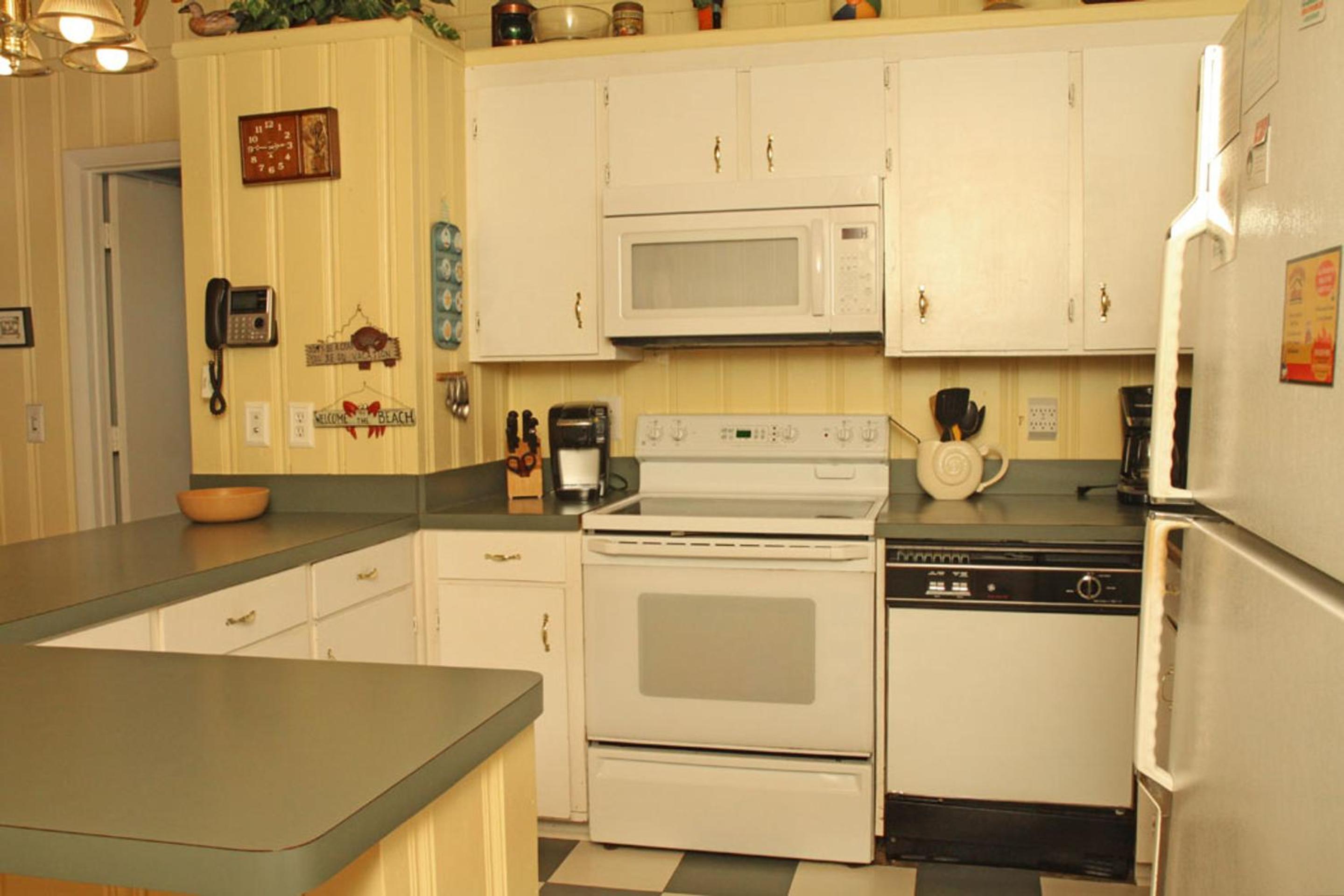 Cabana Boy by Oak Island Accommodations view 4