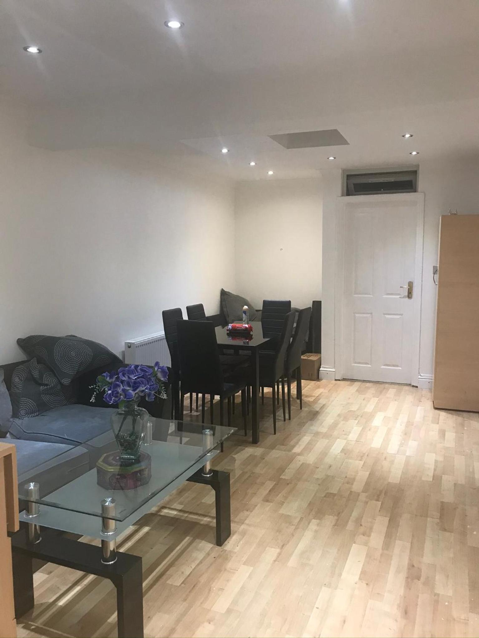 Hayes Vacations - North Avenue Guest House Ltd, Heathrow Airport-Free Parking - Property Image 2