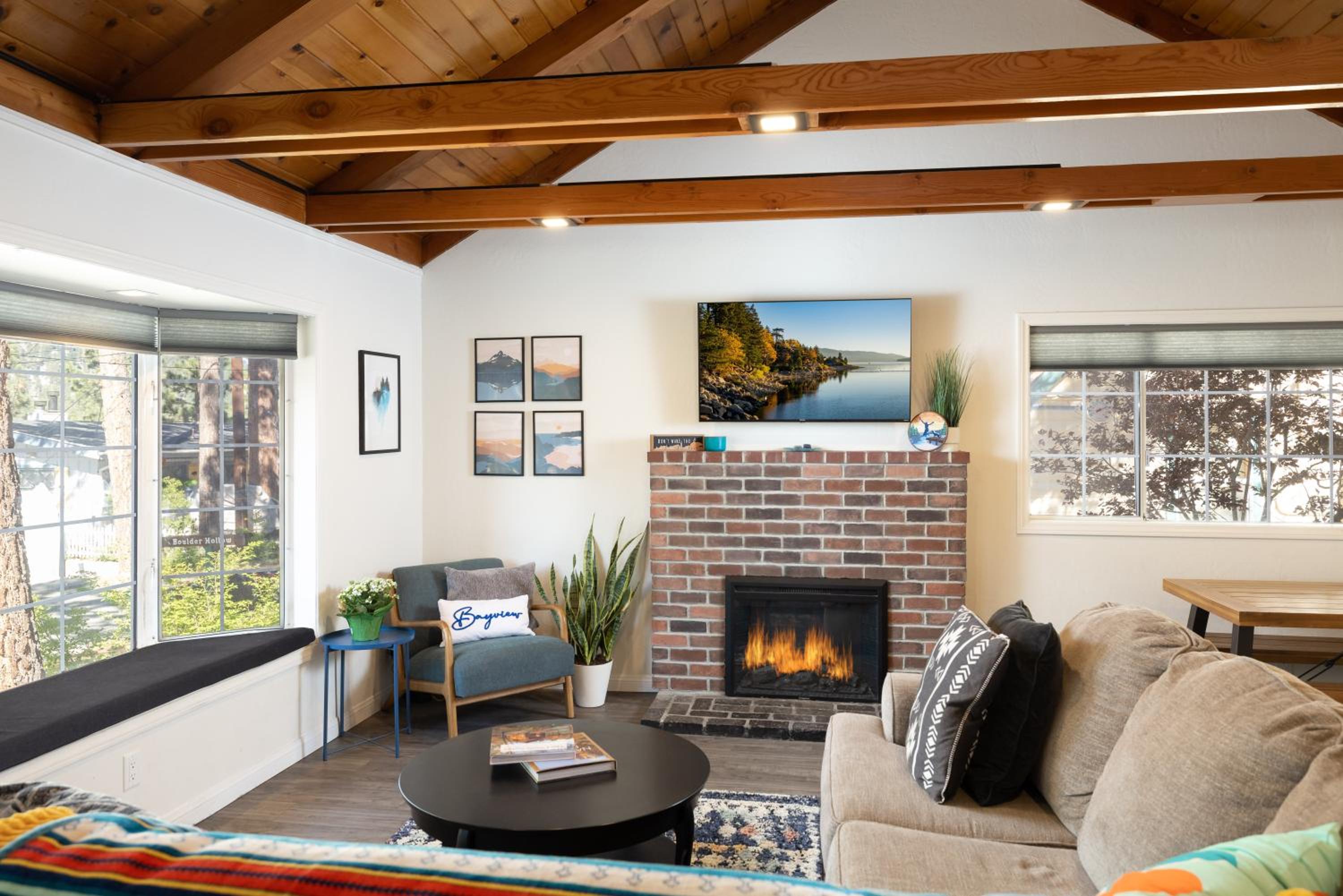 Bayview Bungalow - Cabin with Hot Tub One Block from Big Bear Lake! view 2