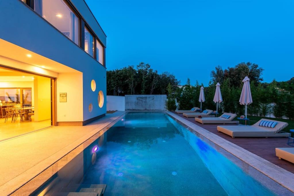 Villa near beach wih 12 meters long pool photo 3