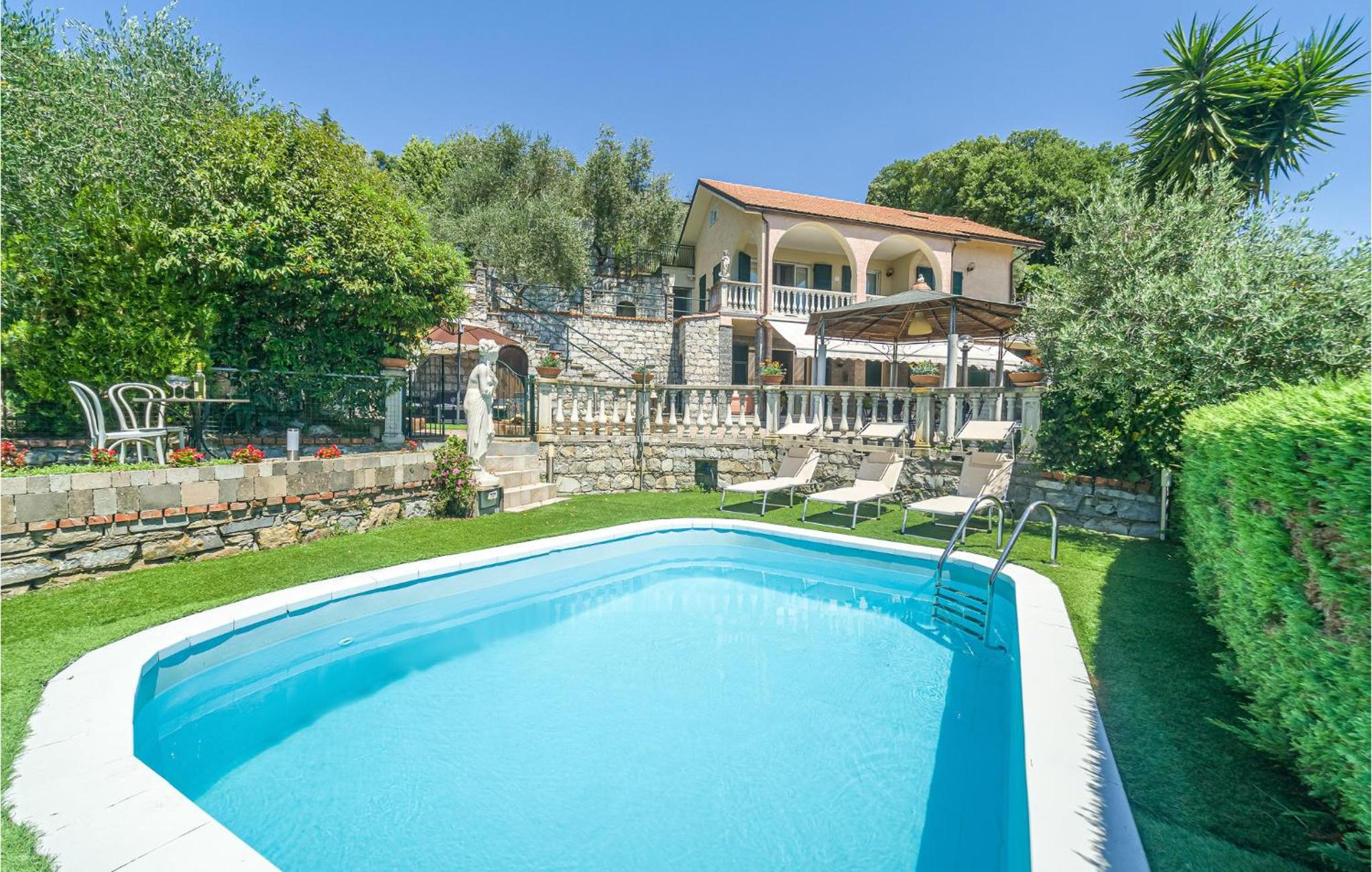 Pet Friendly Home In Chiavari view 3