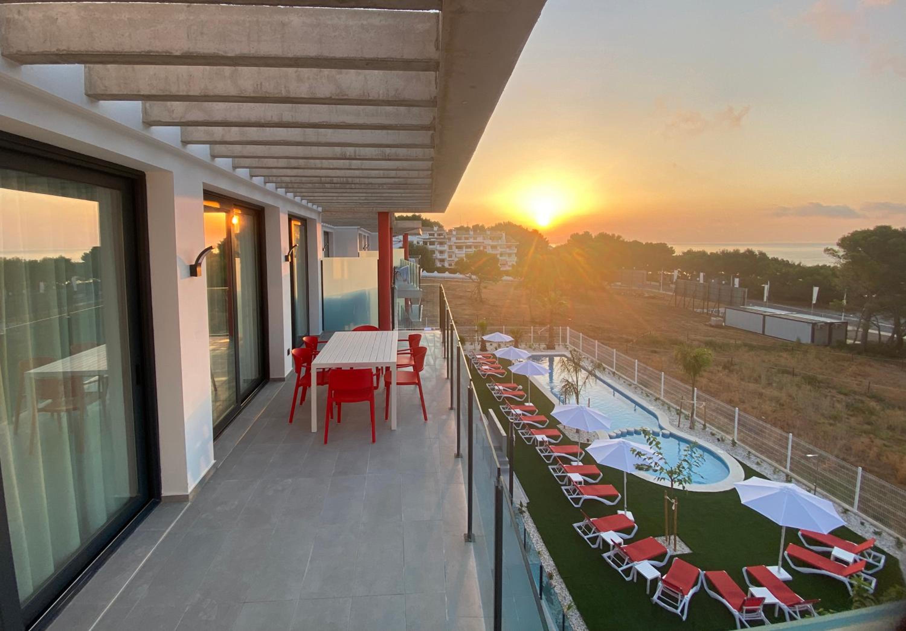 AZAHAR BEACH Red Apartments & Spa
