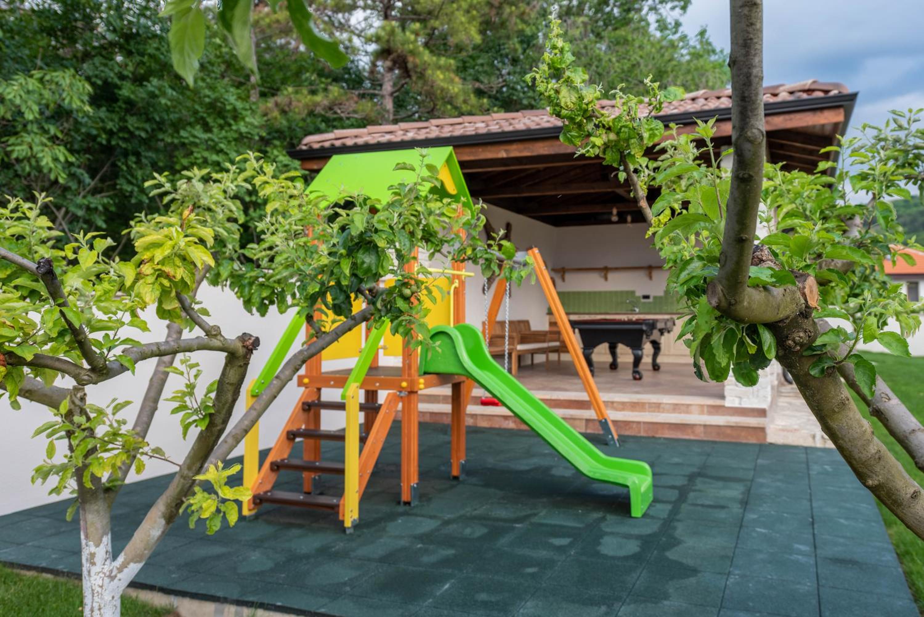 Villa Apple - 3 BR Luxury Villa with PRV pool & BBQ