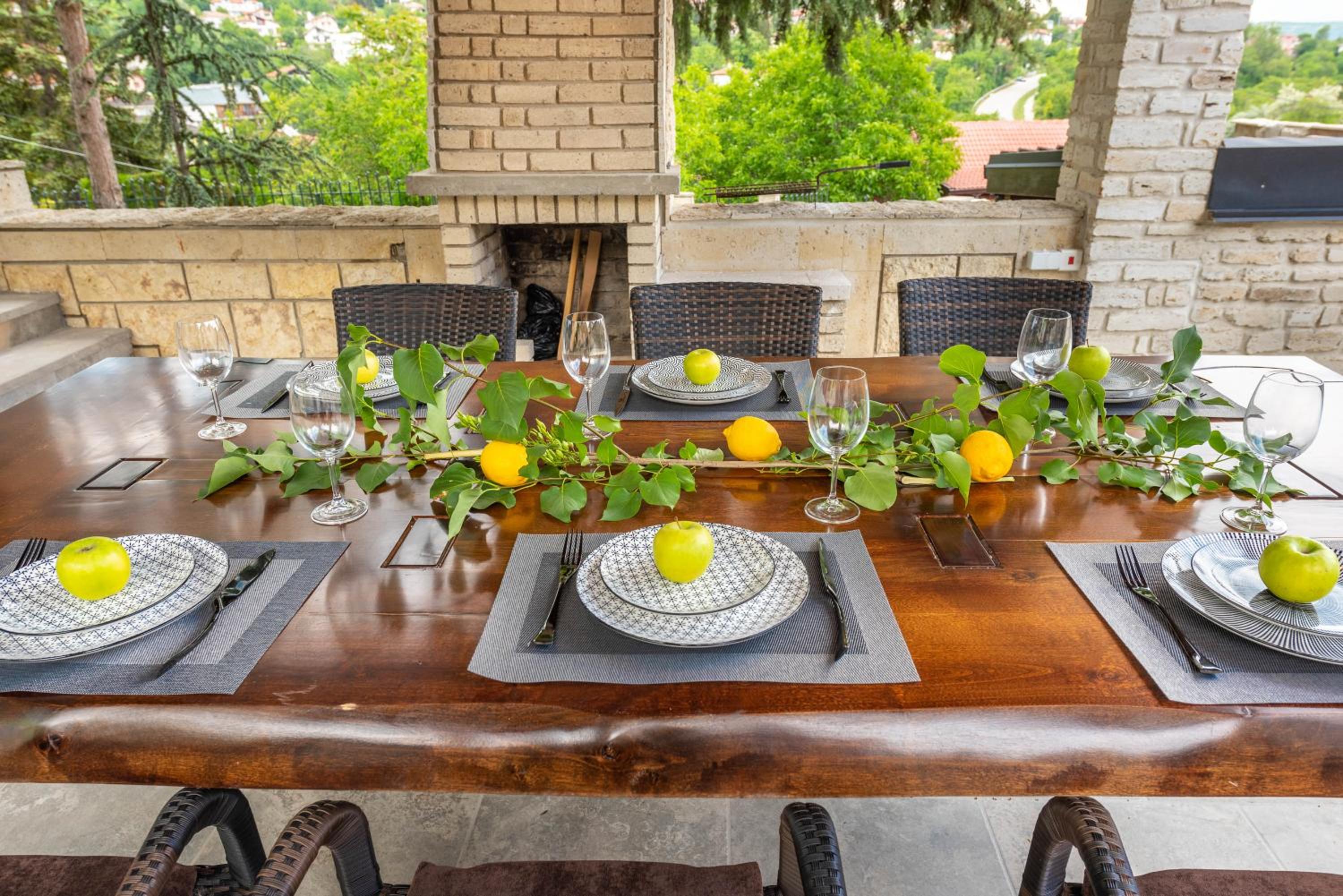 Villa Apple - 3 BR Luxury Villa with PRV pool & BBQ