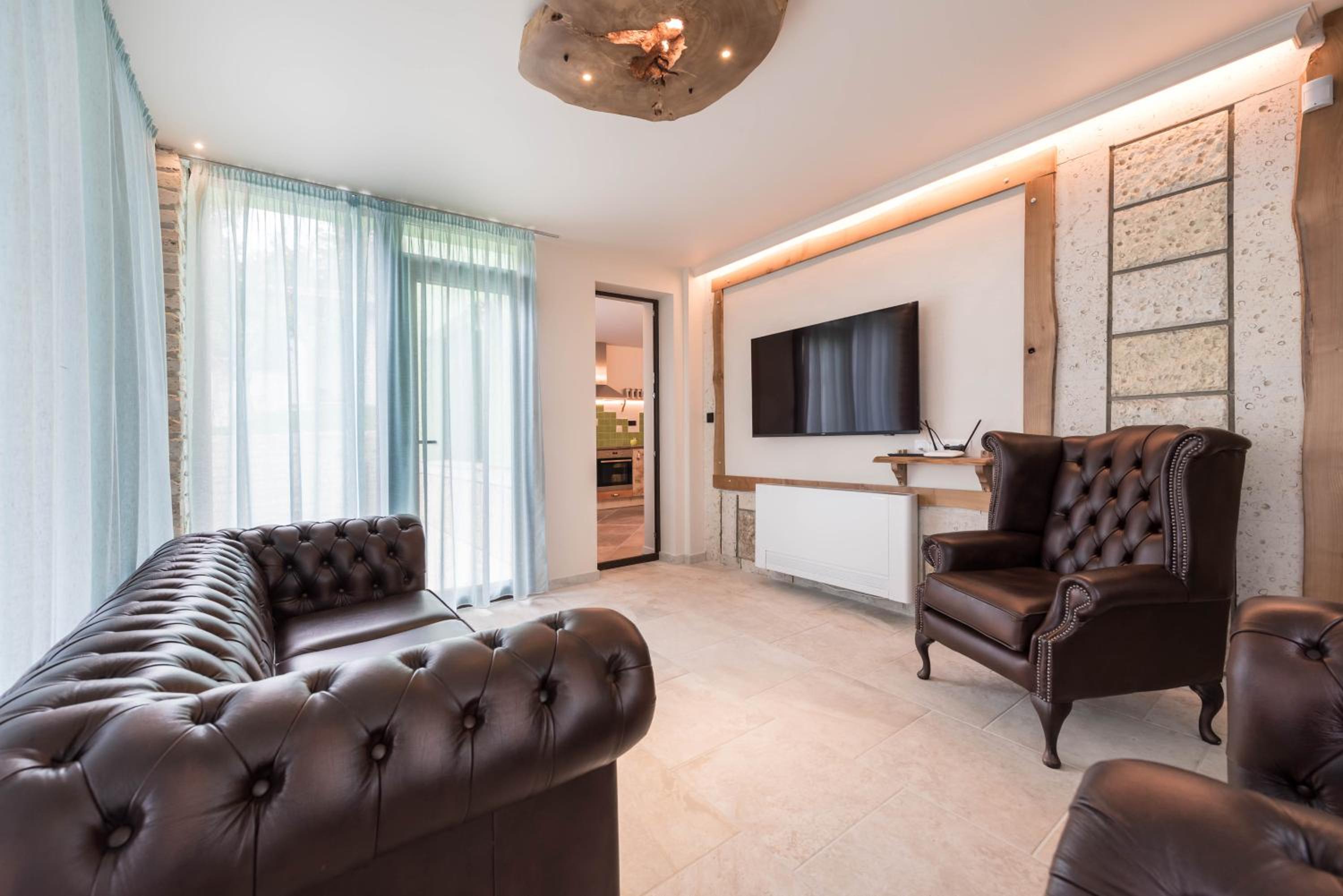 Villa Apple - 3 BR Luxury Villa with PRV pool & BBQ
