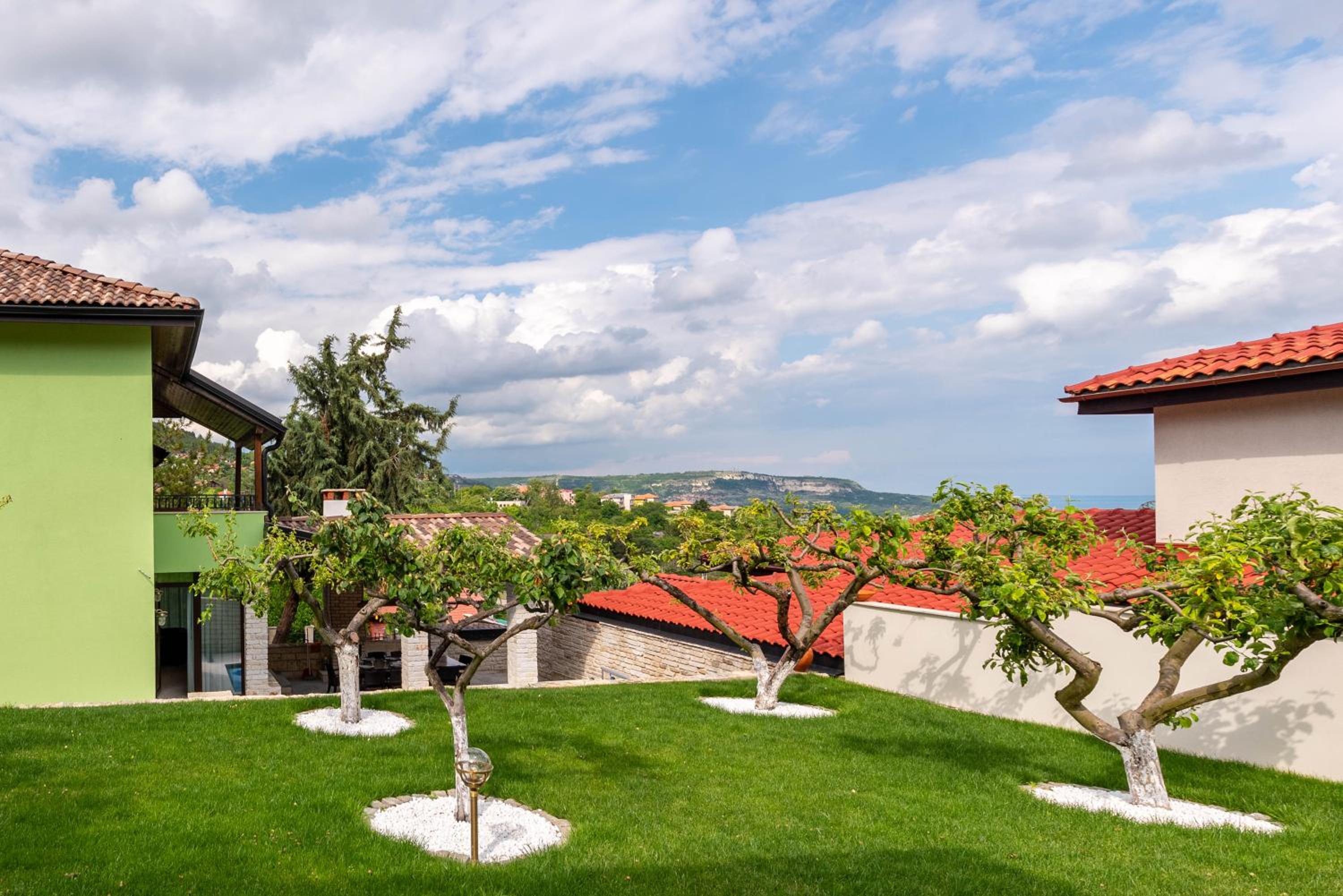 Villa Apple - 3 BR Luxury Villa with PRV pool & BBQ