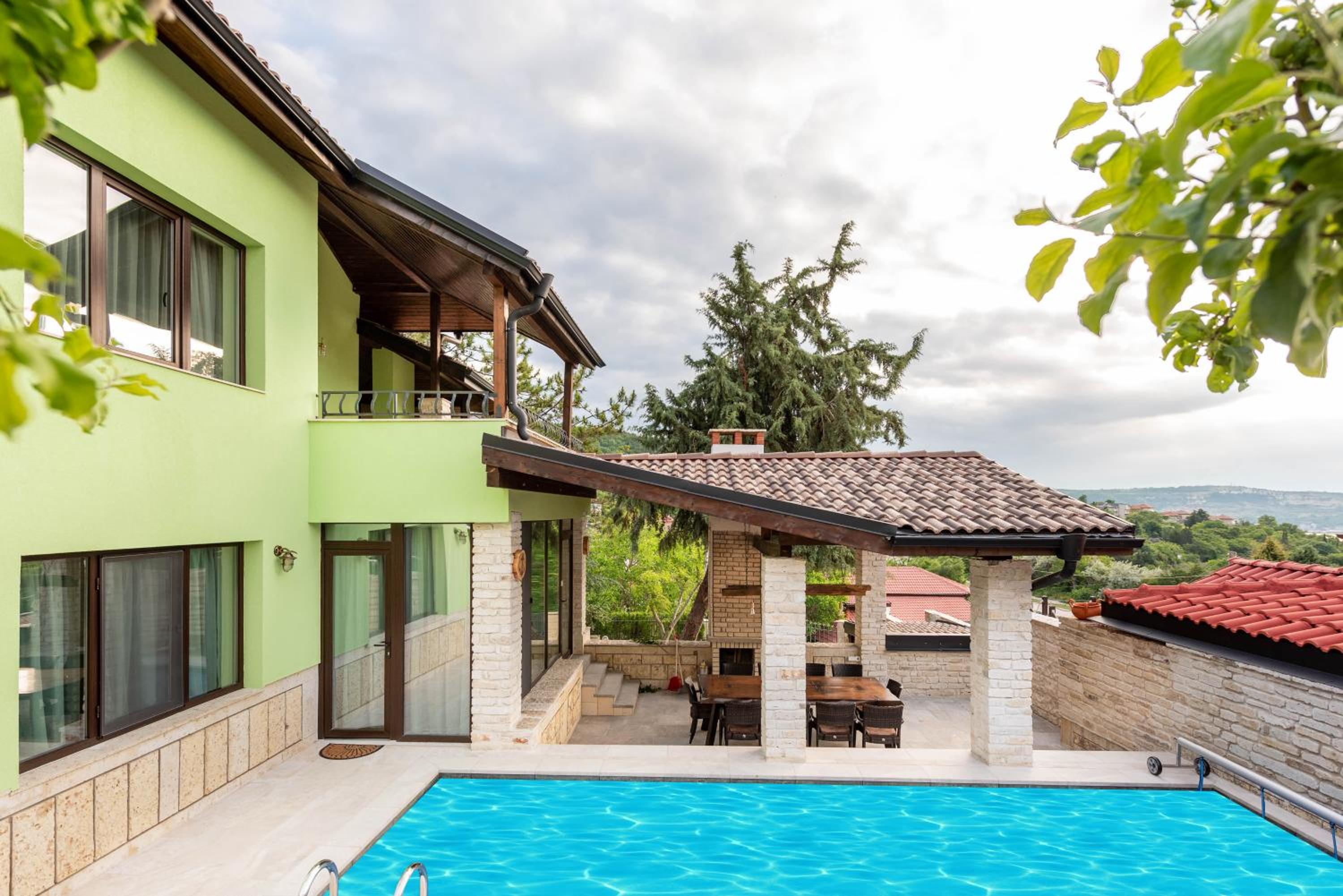 Villa Apple - 3 BR Luxury Villa with PRV pool & BBQ