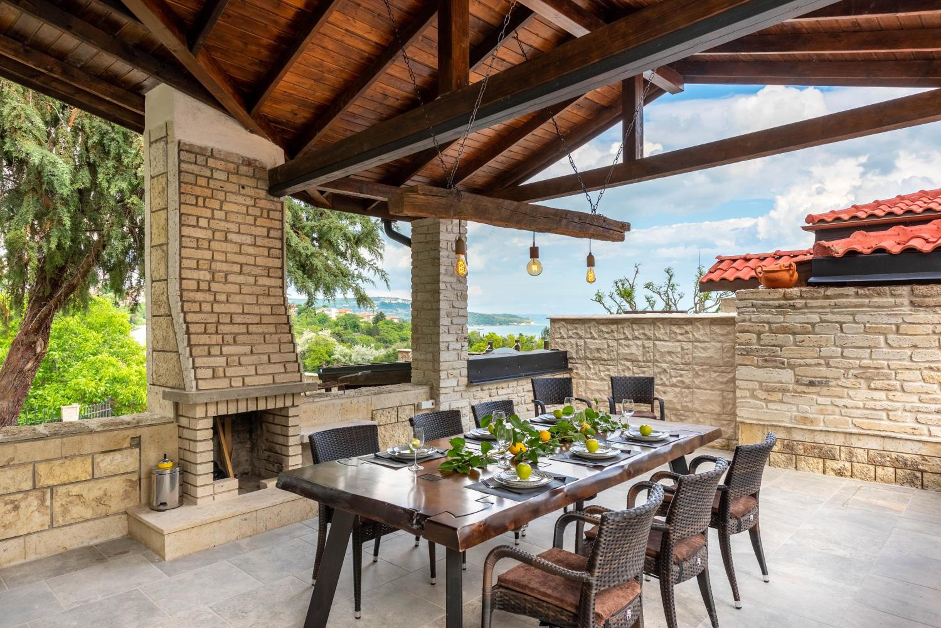 Villa Apple - 3 BR Luxury Villa with PRV pool & BBQ