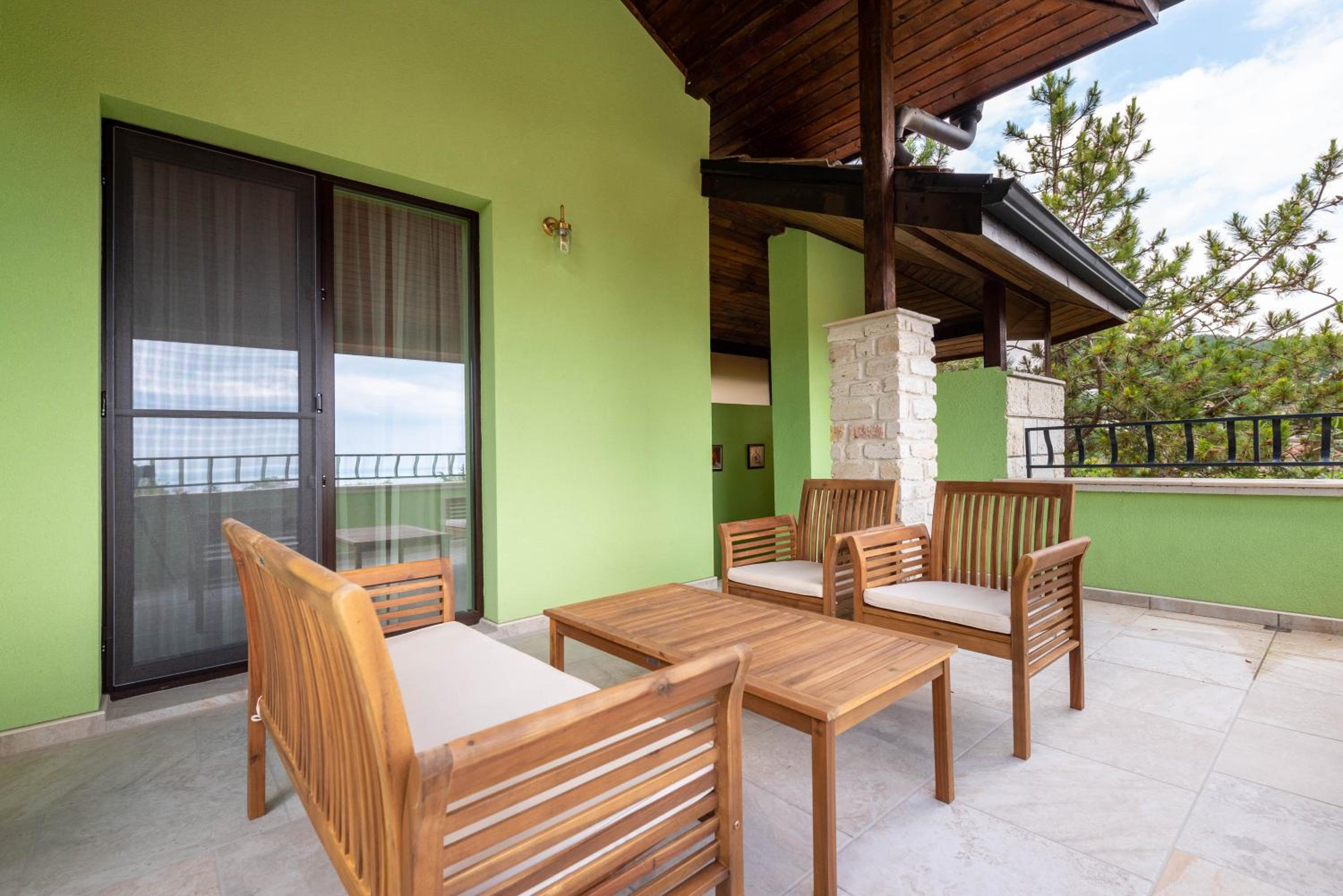 Villa Apple - 3 BR Luxury Villa with PRV pool & BBQ