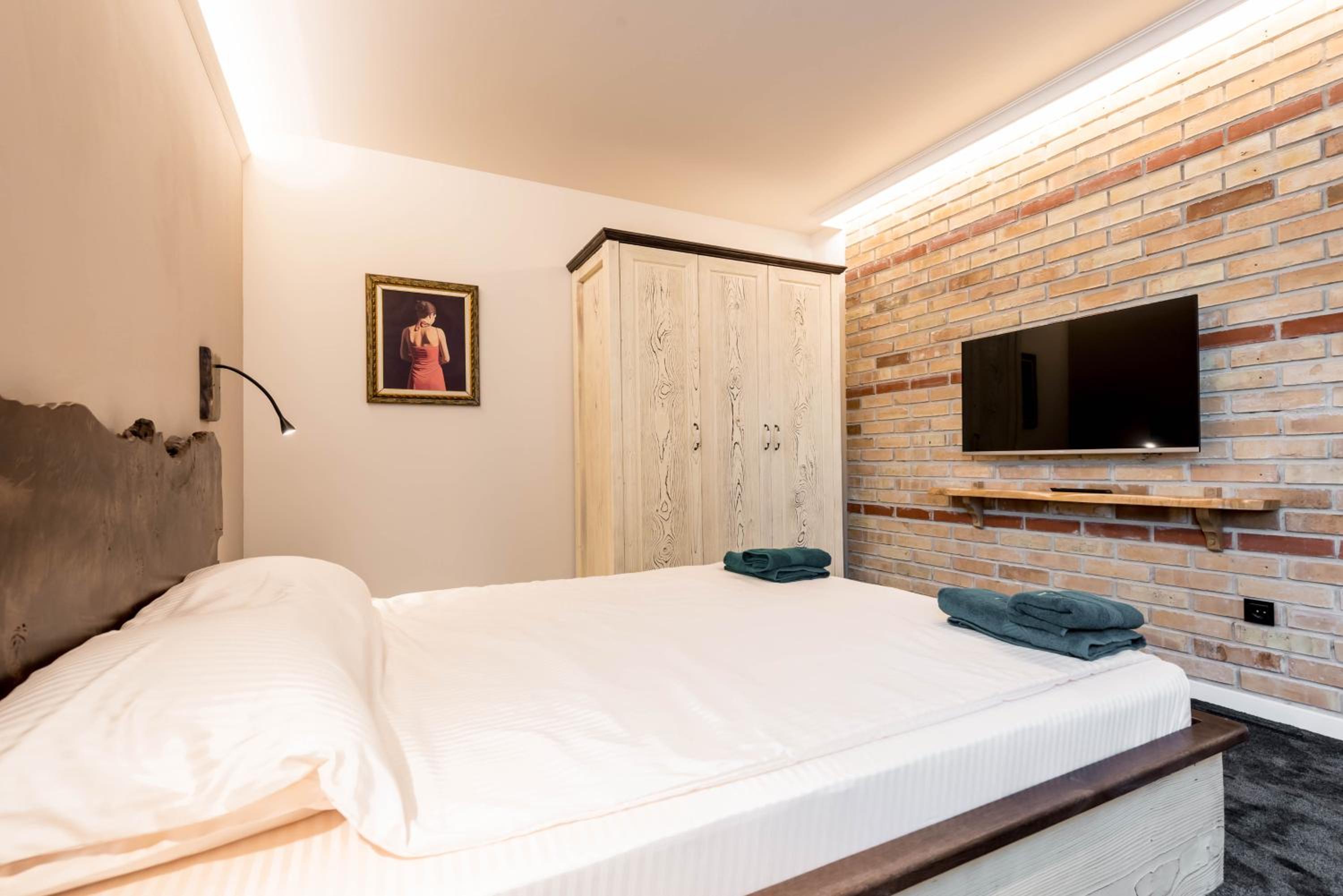 Villa Apple - 3 BR Luxury Villa with PRV pool & BBQ