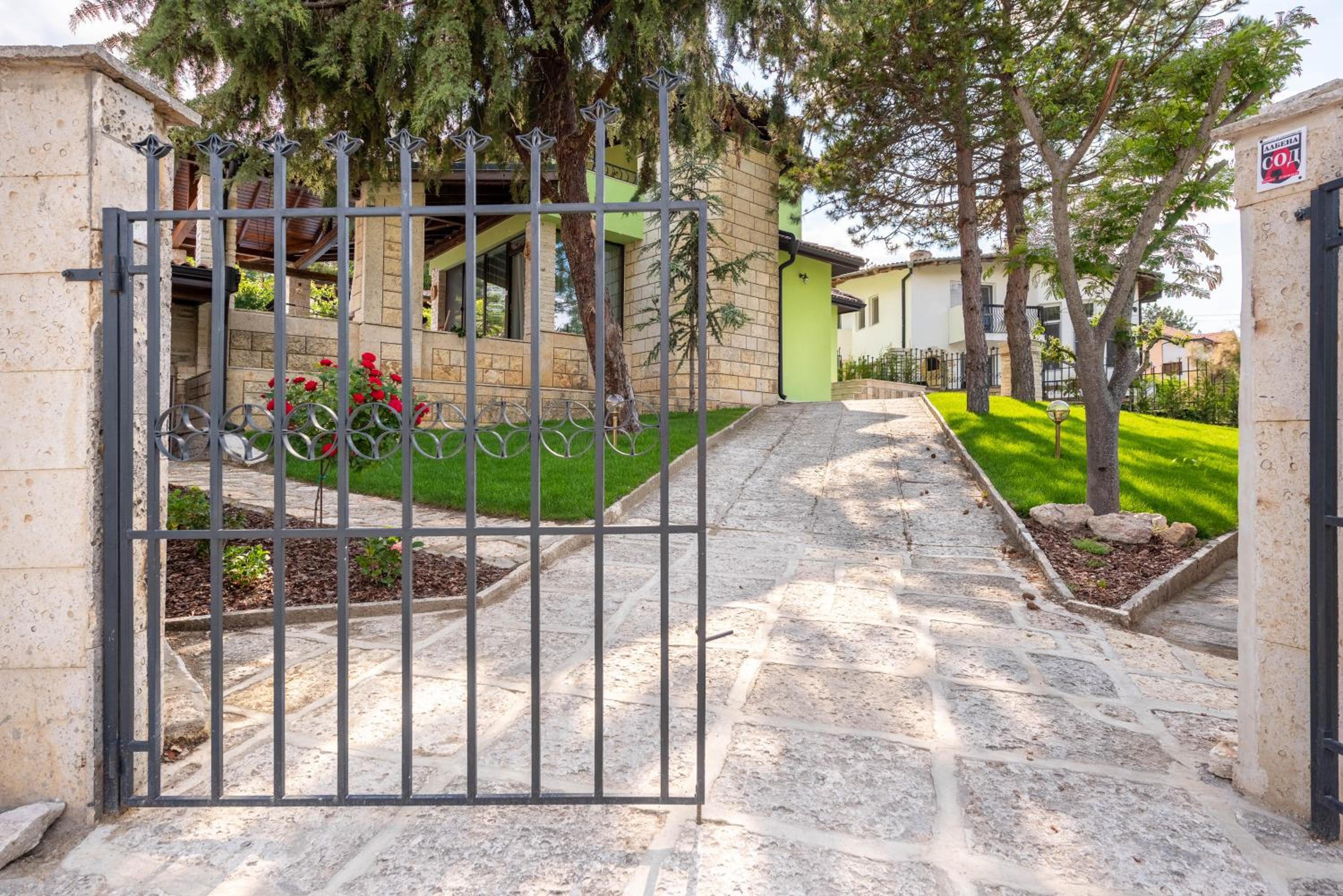 Villa Apple - 3 BR Luxury Villa with PRV pool & BBQ