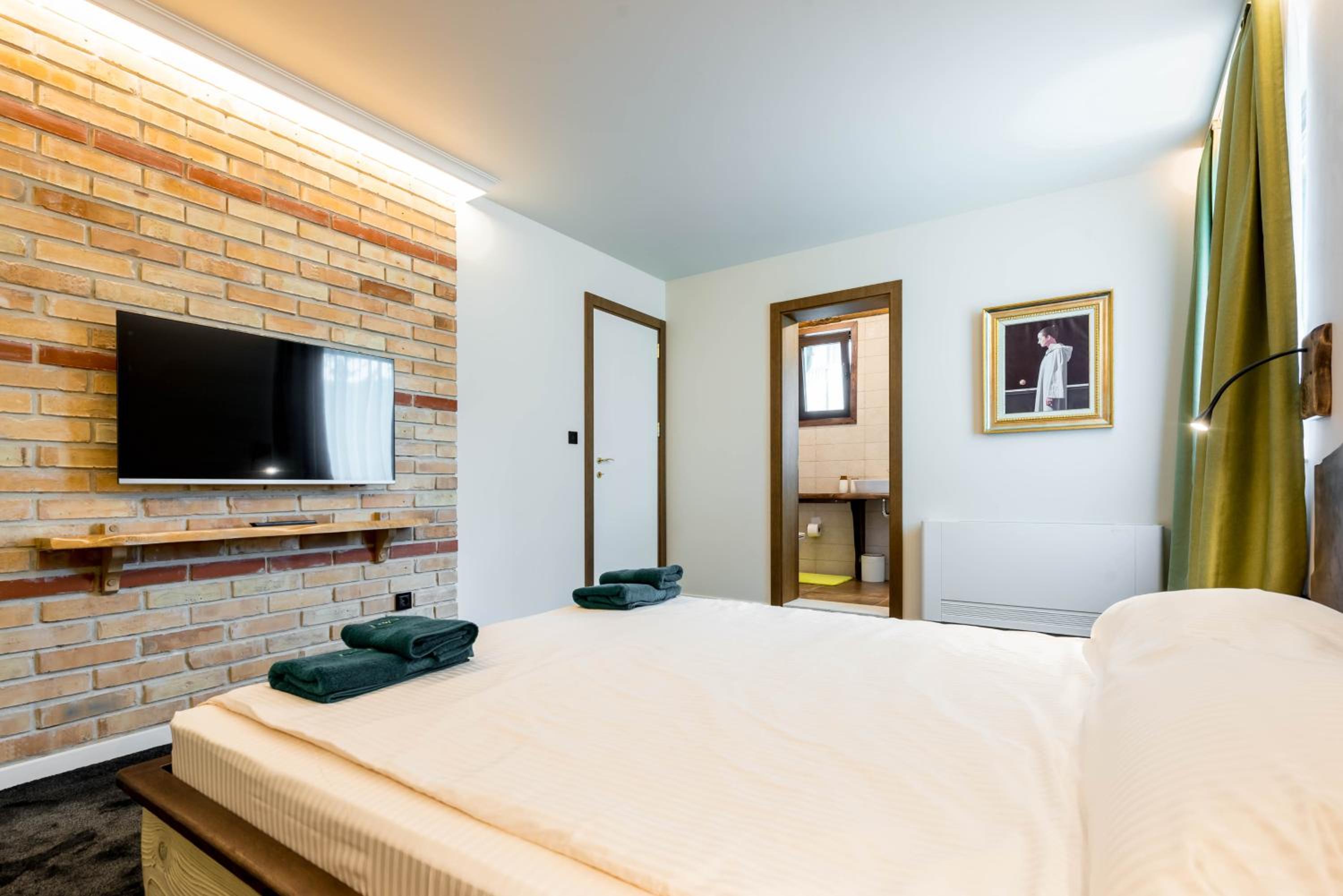 Villa Apple - 3 BR Luxury Villa with PRV pool & BBQ