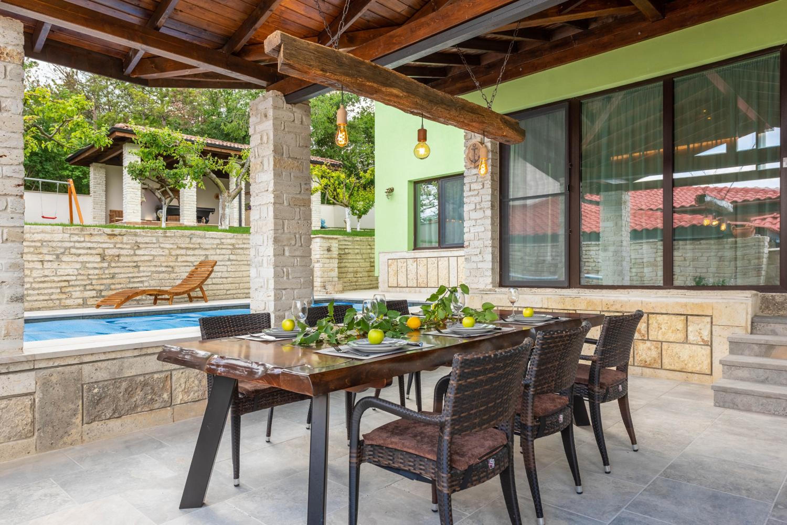 Villa Apple - 3 BR Luxury Villa with PRV pool & BBQ