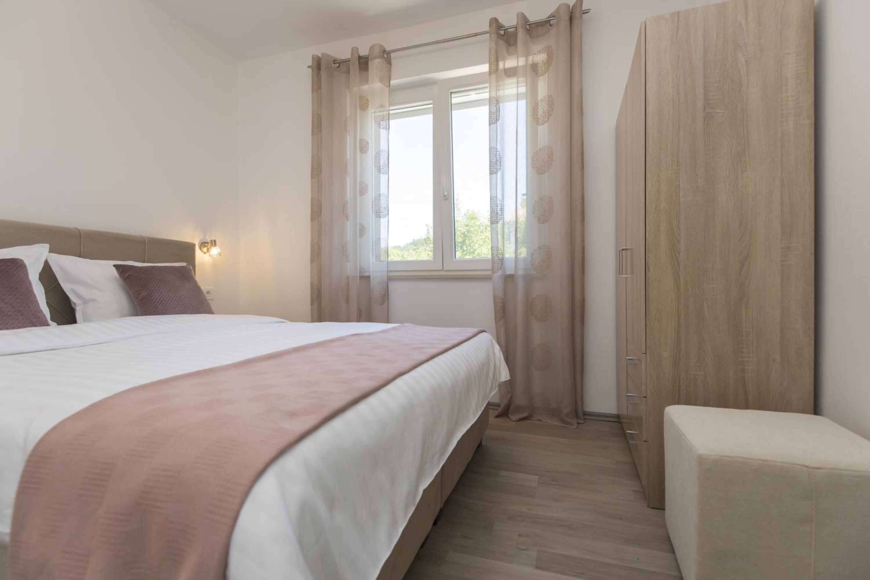 Apartment Mirna with Swimming Pool