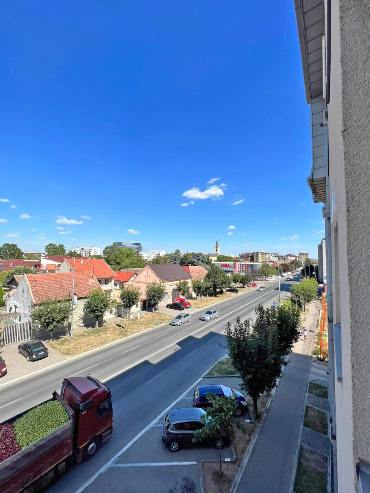 Stan na dan u centru, Inđija