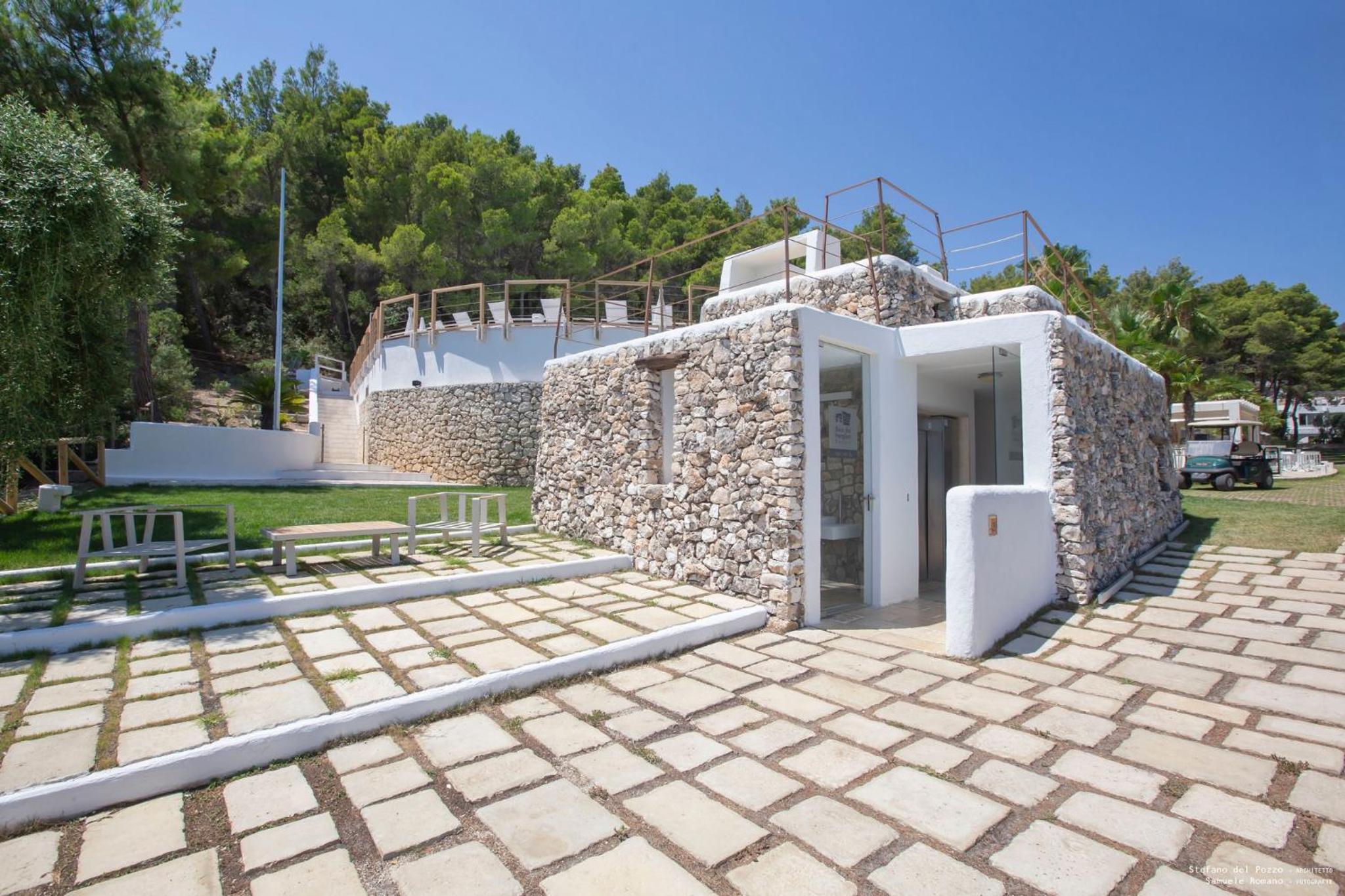 Hotel AH Premium Baia dei Faraglioni - Image 1