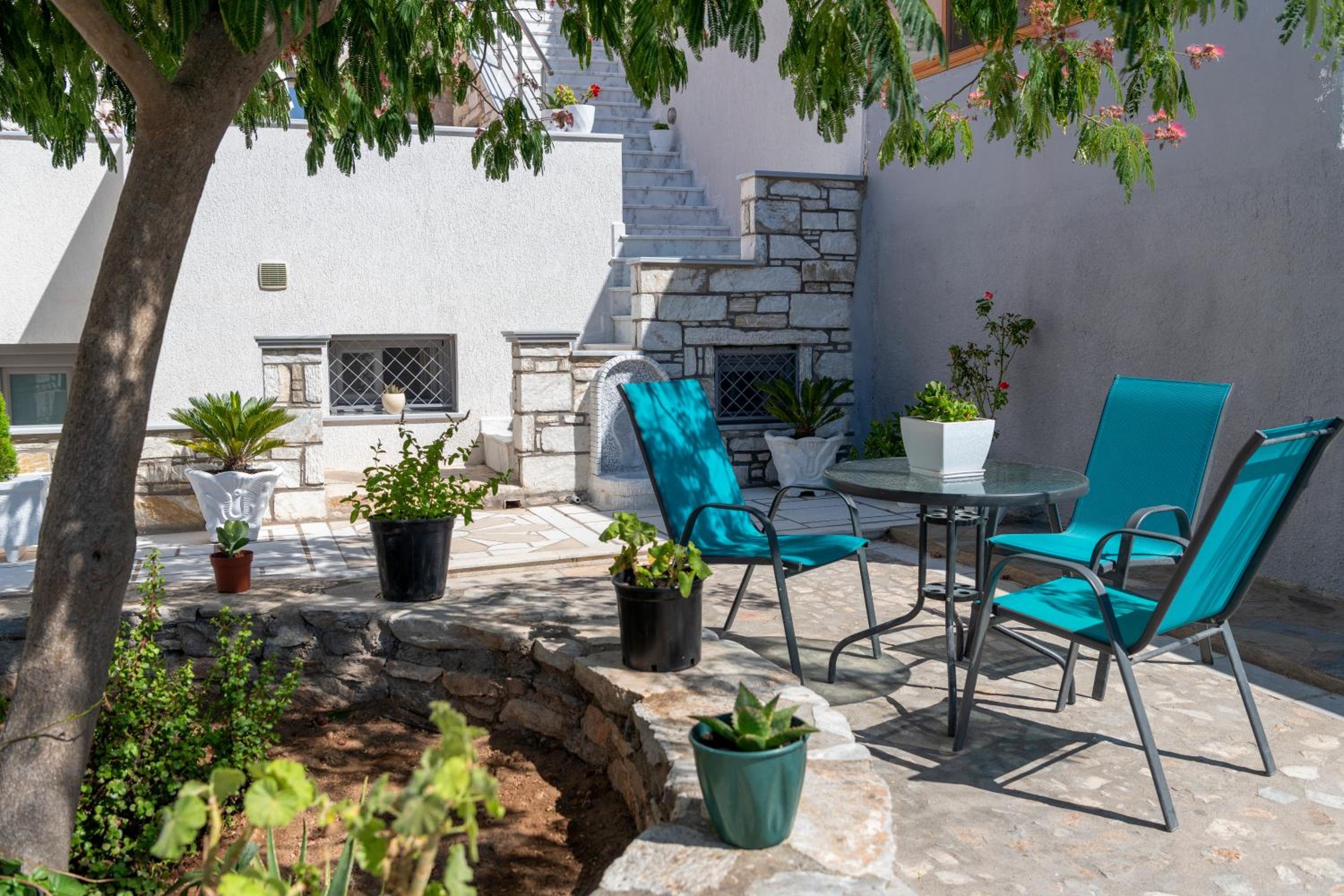 TAKIS GUESTHOUSE- Laoura-HERMOUPOLIS view 4