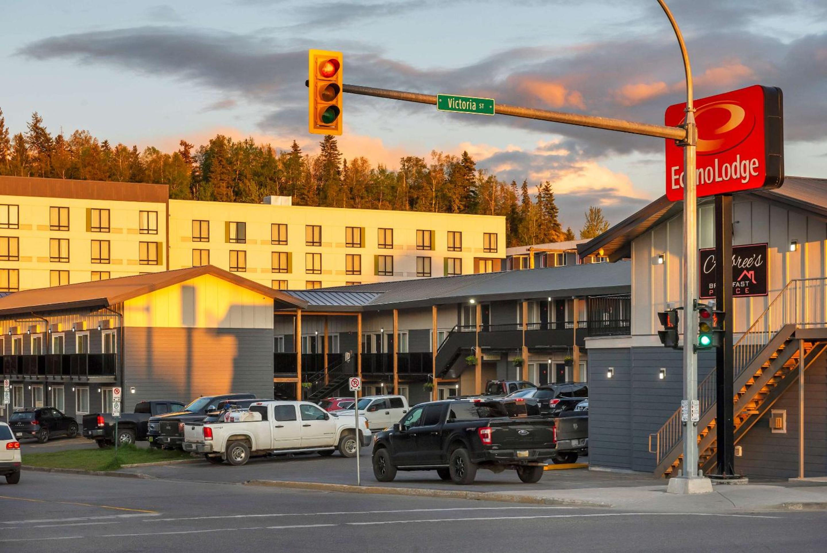 Econo Lodge - Image 3