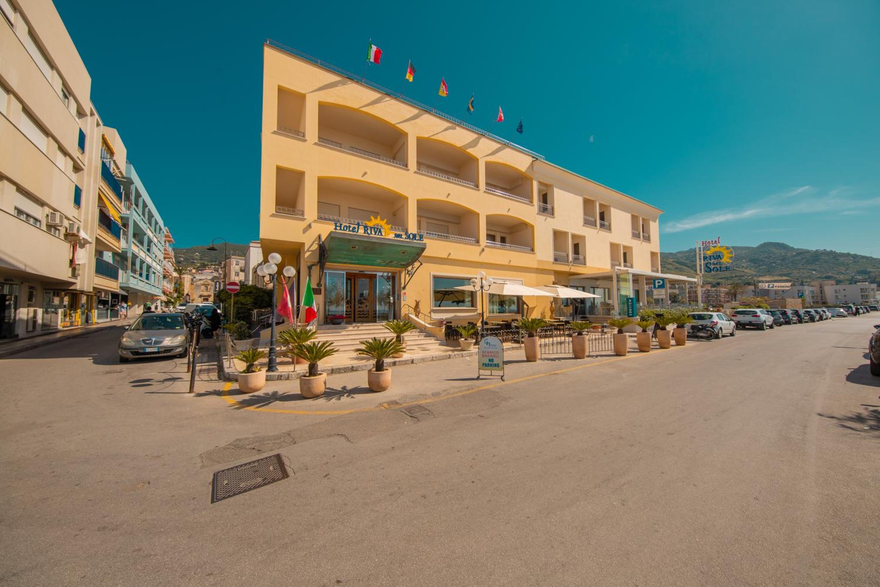 Hotel Riva Del Sole - Image 1