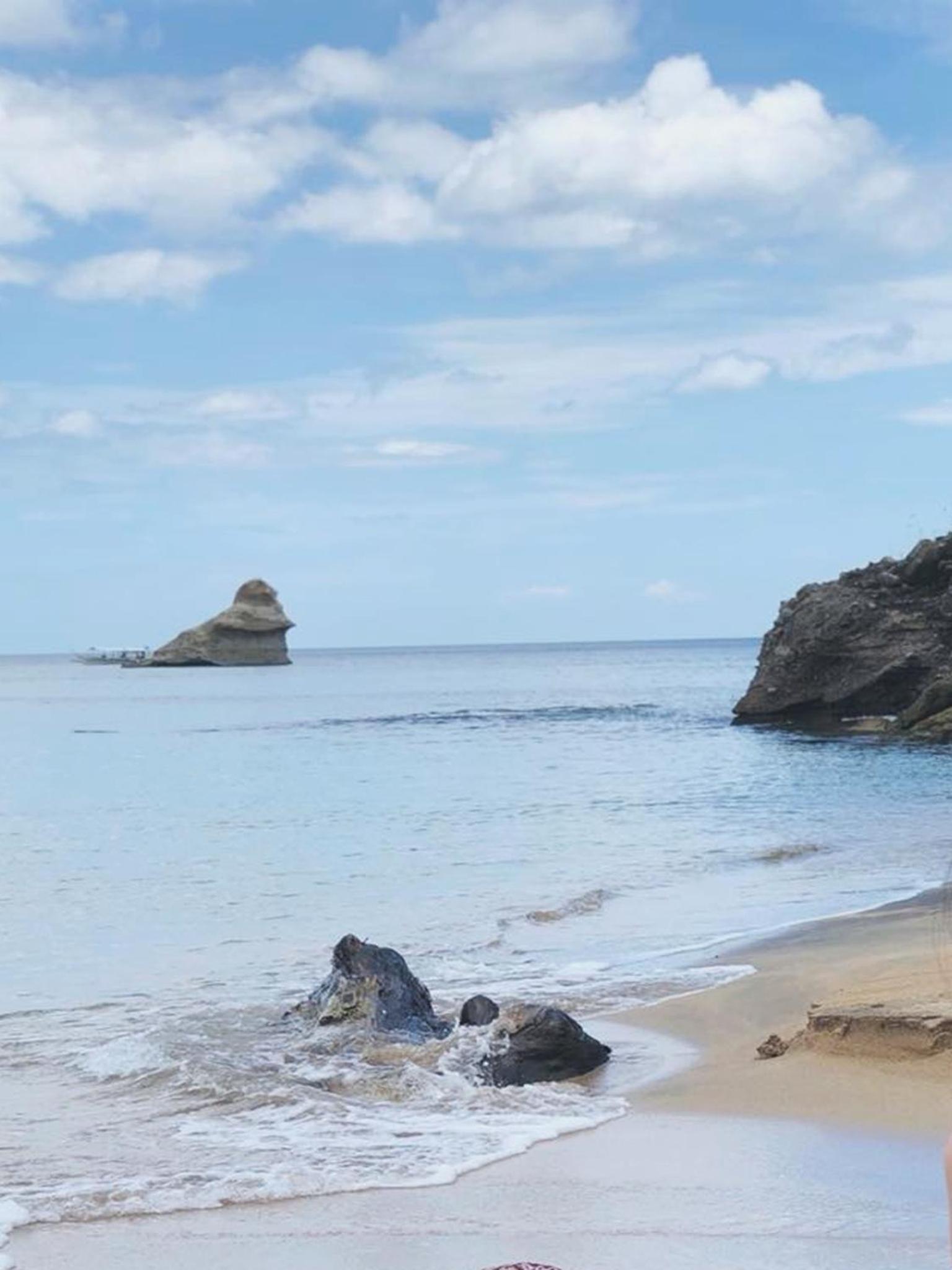 4 Bedroom Beachfront House with Private Pool in Batangas