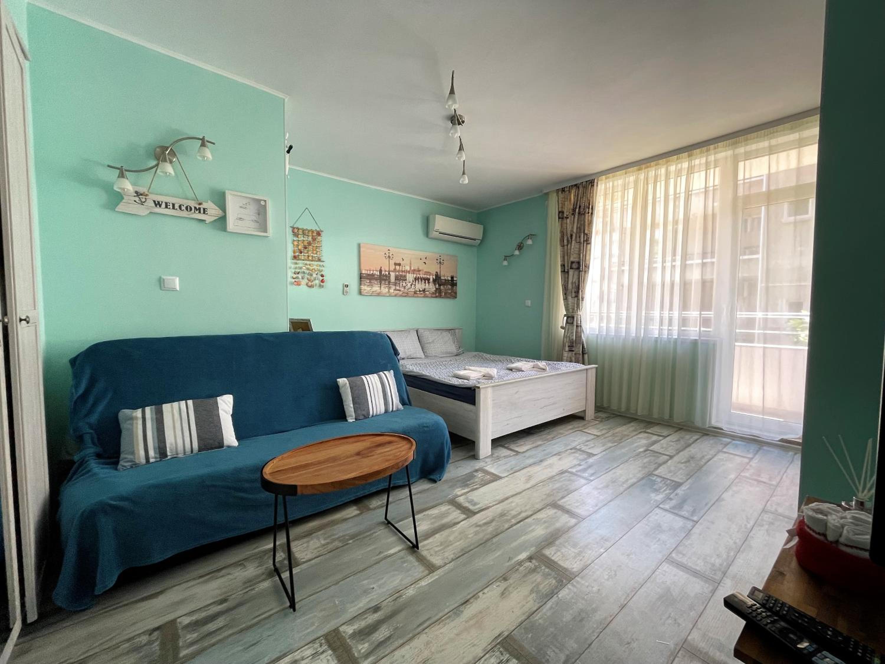Bright 1BD Apartment with Nice Terrace by Flat Mаnаger