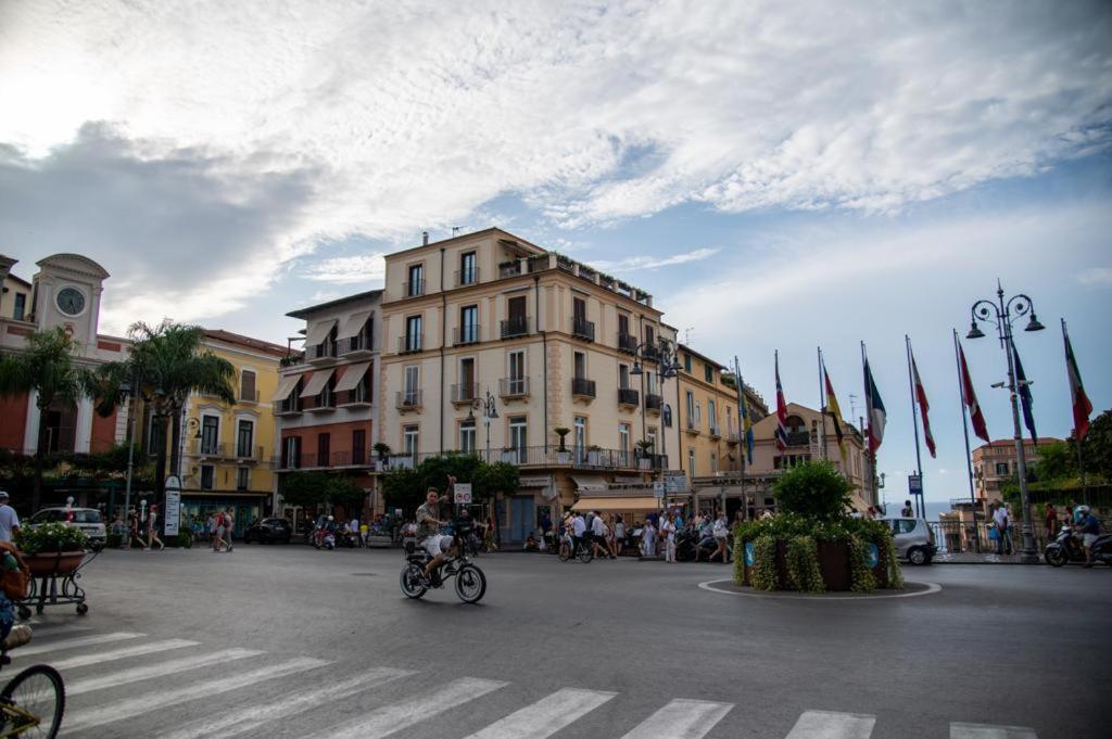 SORRENTO - Posizione unica nella piazza principale view 4
