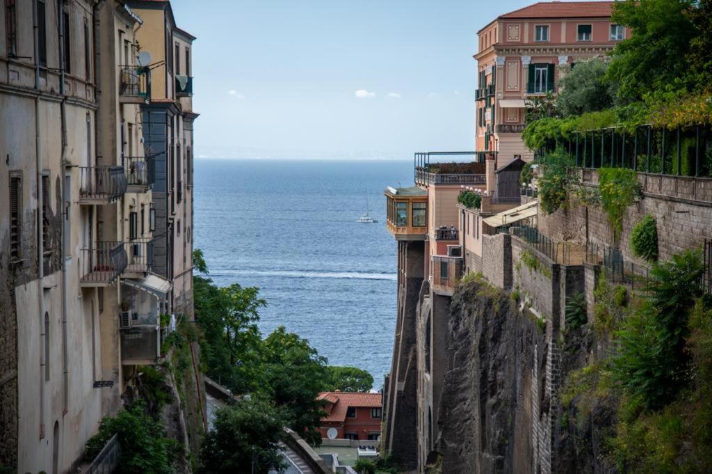 SORRENTO - Posizione unica nella piazza principale view 5