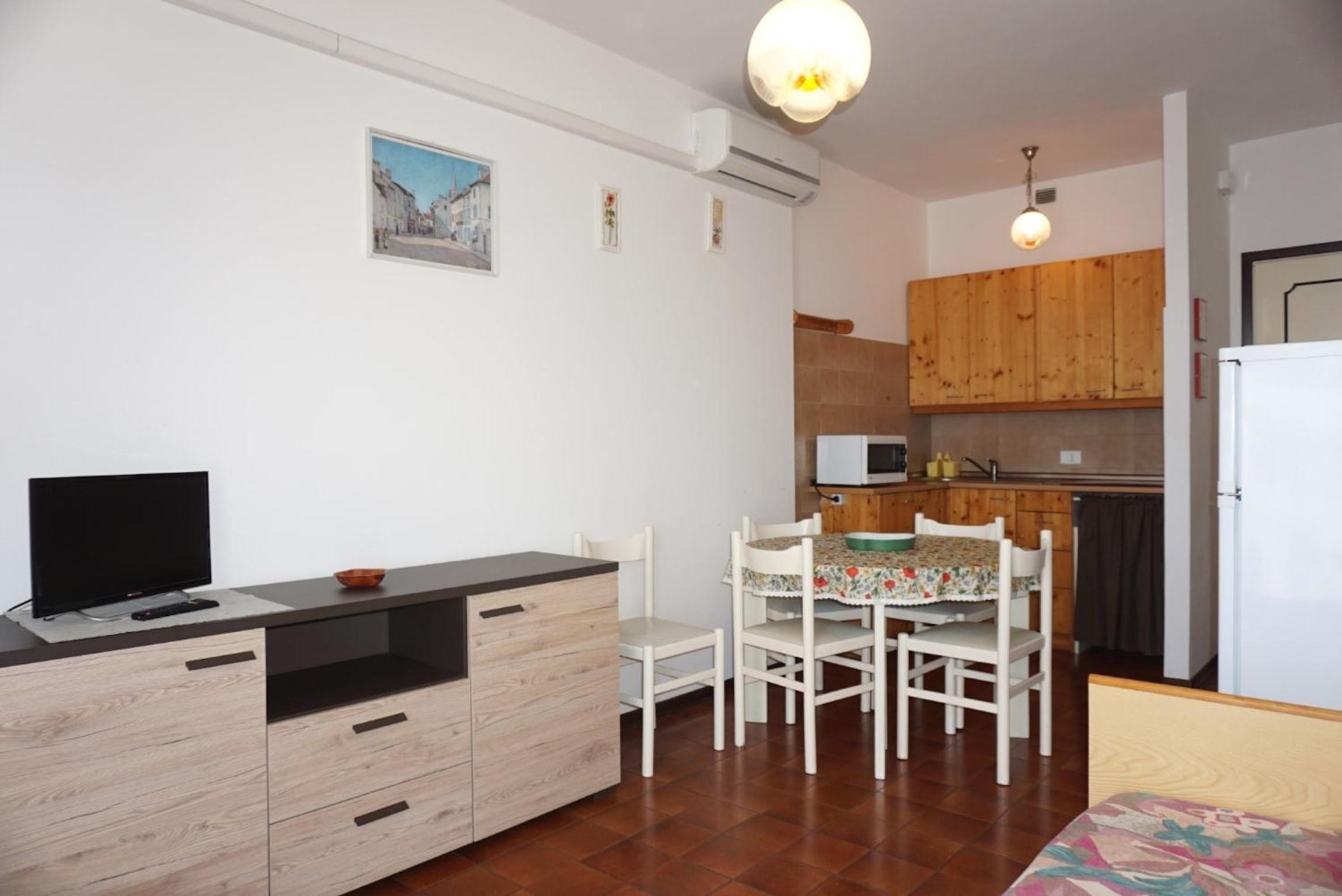 Cozy 1 bedroom apartment with shared pool and lift