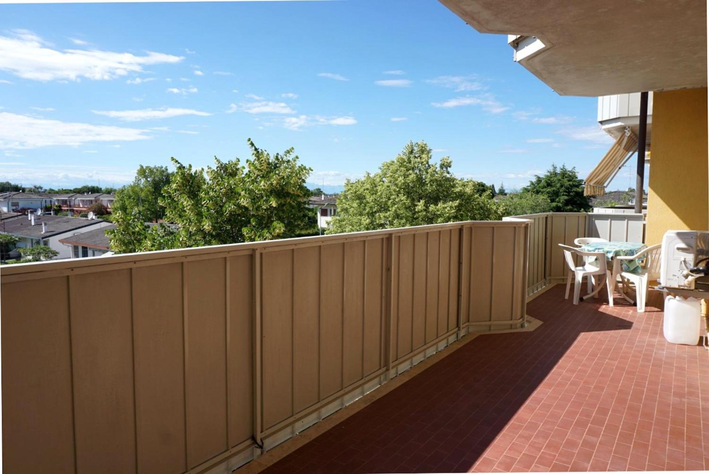 Cozy 1 bedroom apartment with shared pool and lift