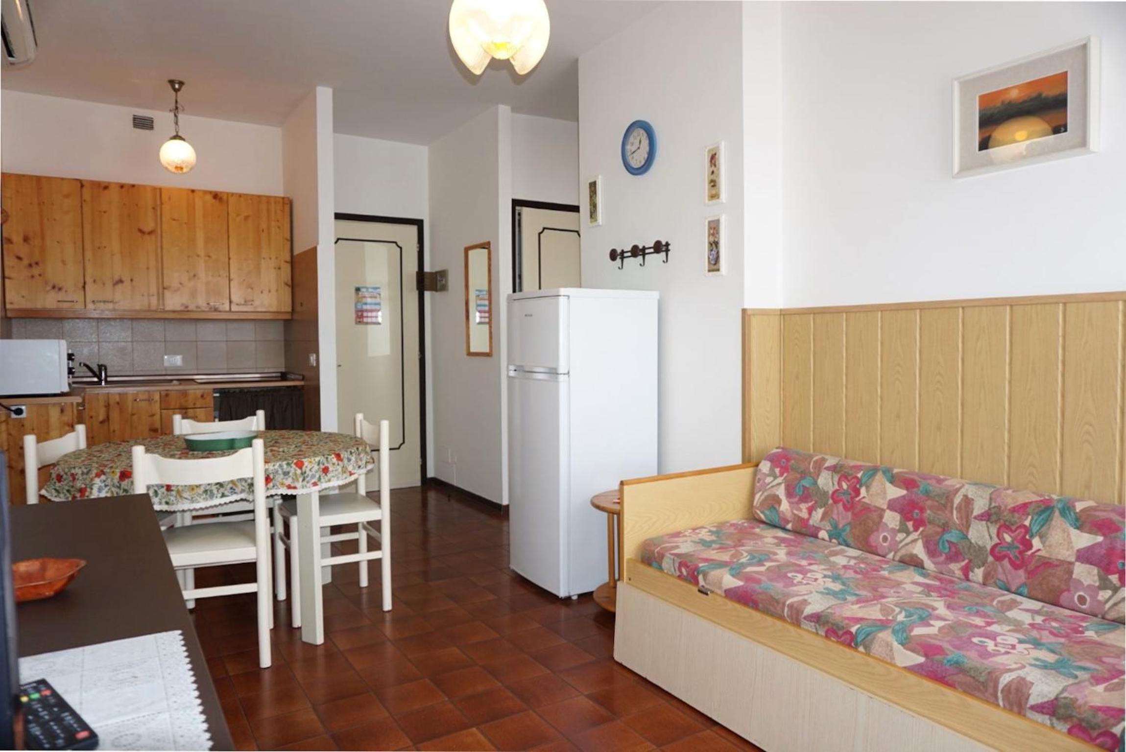 Cozy 1 bedroom apartment with shared pool and lift
