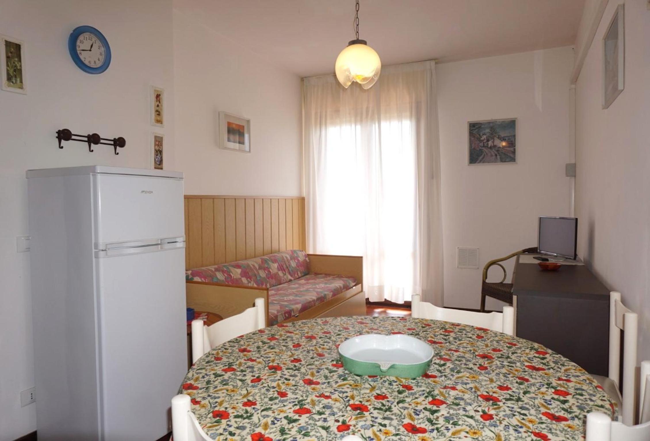Cozy 1 bedroom apartment with shared pool and lift
