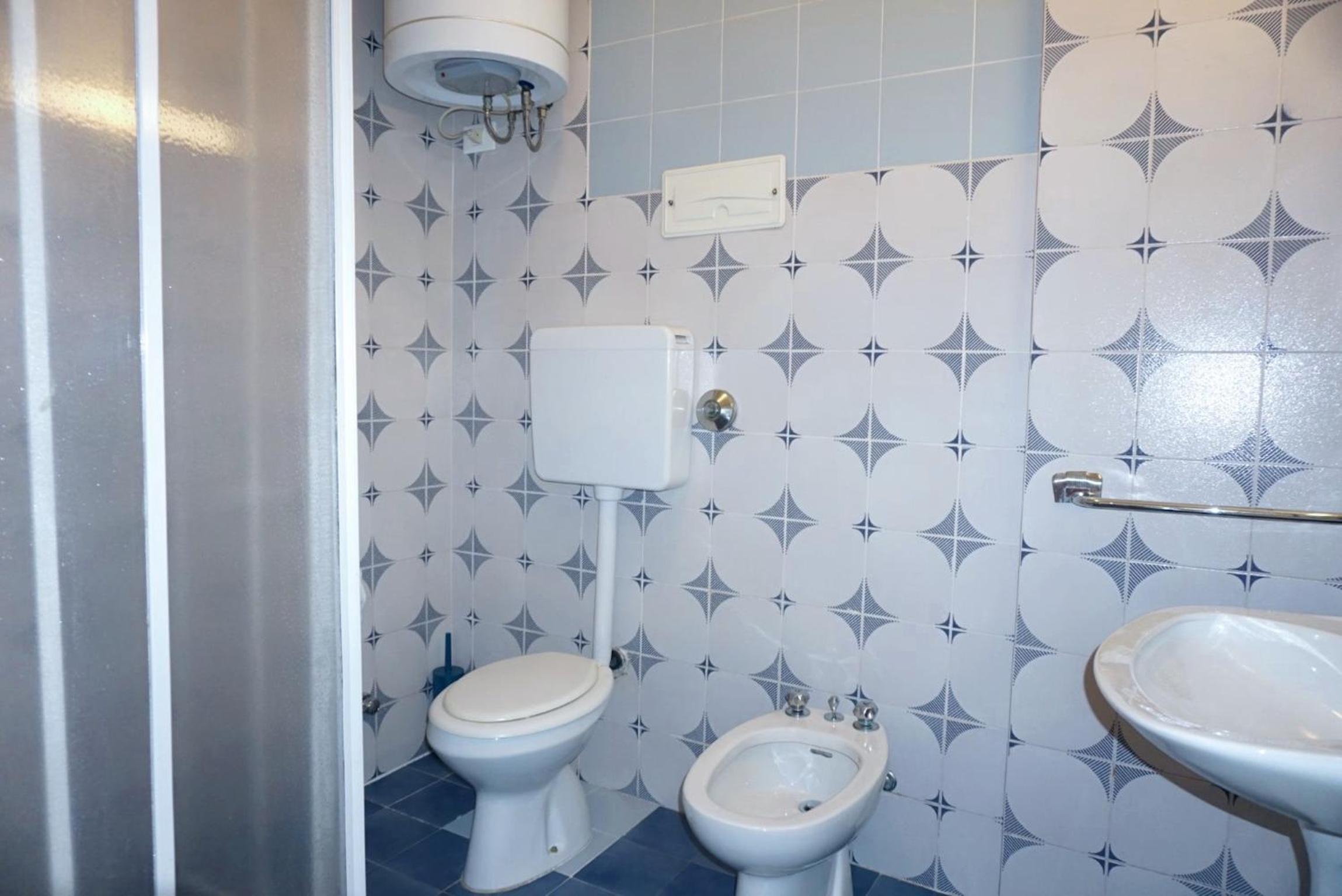 Cozy 1 bedroom apartment with shared pool and lift