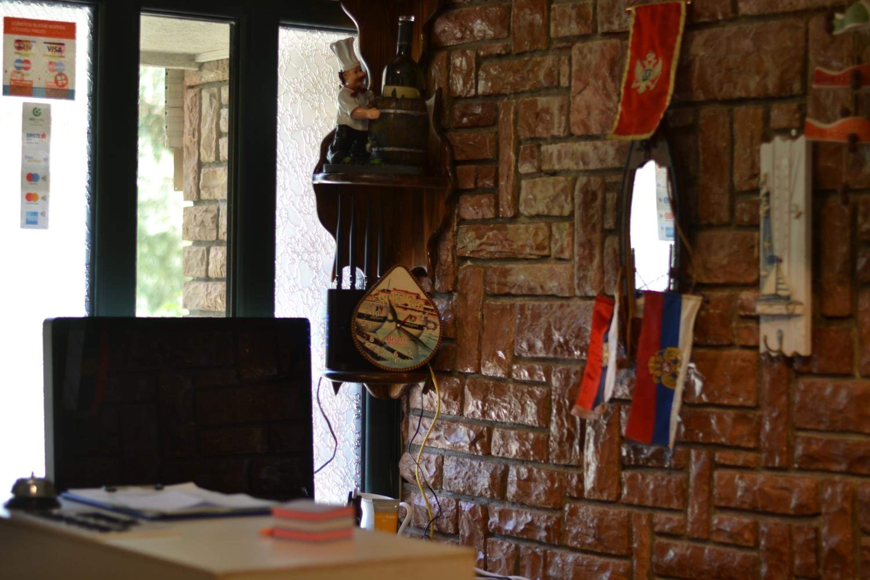 Photo 8
