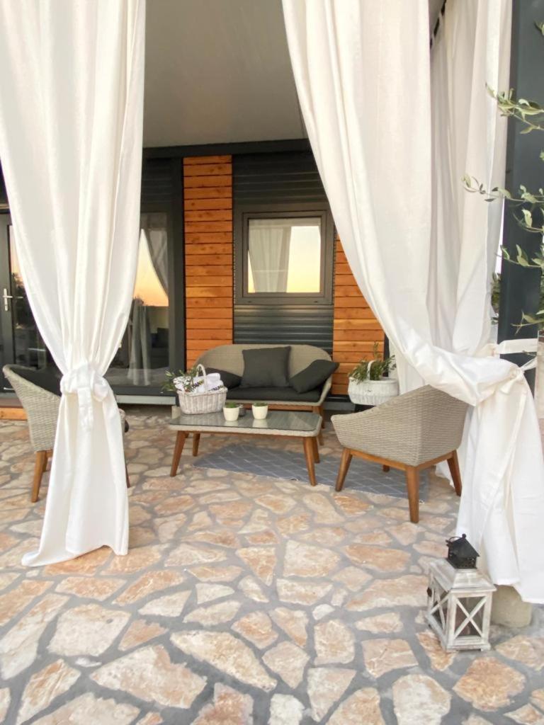 Beach house Hela - resort & tavern BAIN, free transport, pool, Island of Žut - Kornati view 5
