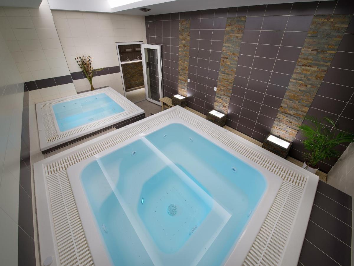 Jacuzzi