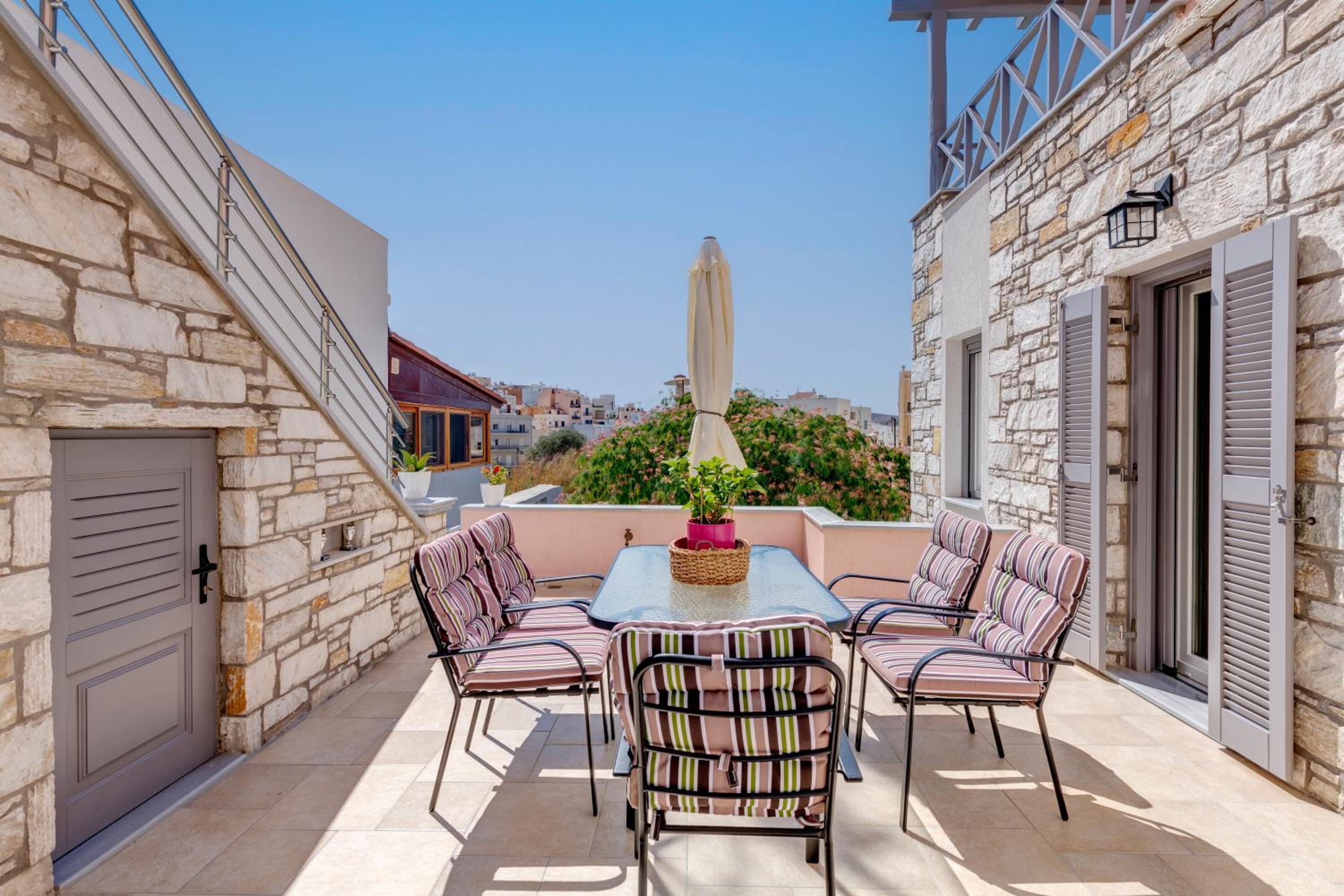 TAKIS GUESTHOUSE-Orneda-HERMOUPOLIS view 4