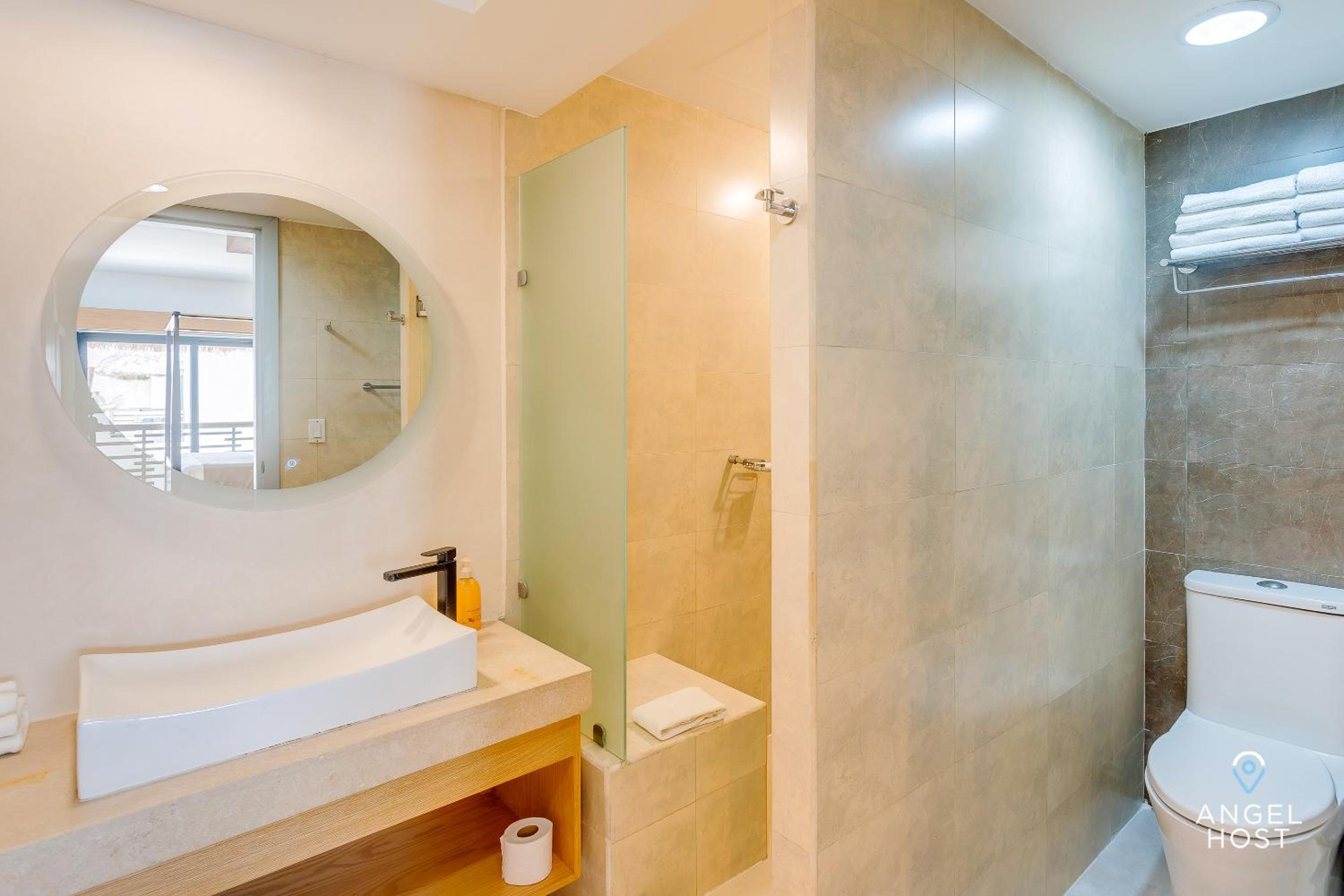 Oceanview Penthouse & Rooftop Pool Near Mamitas