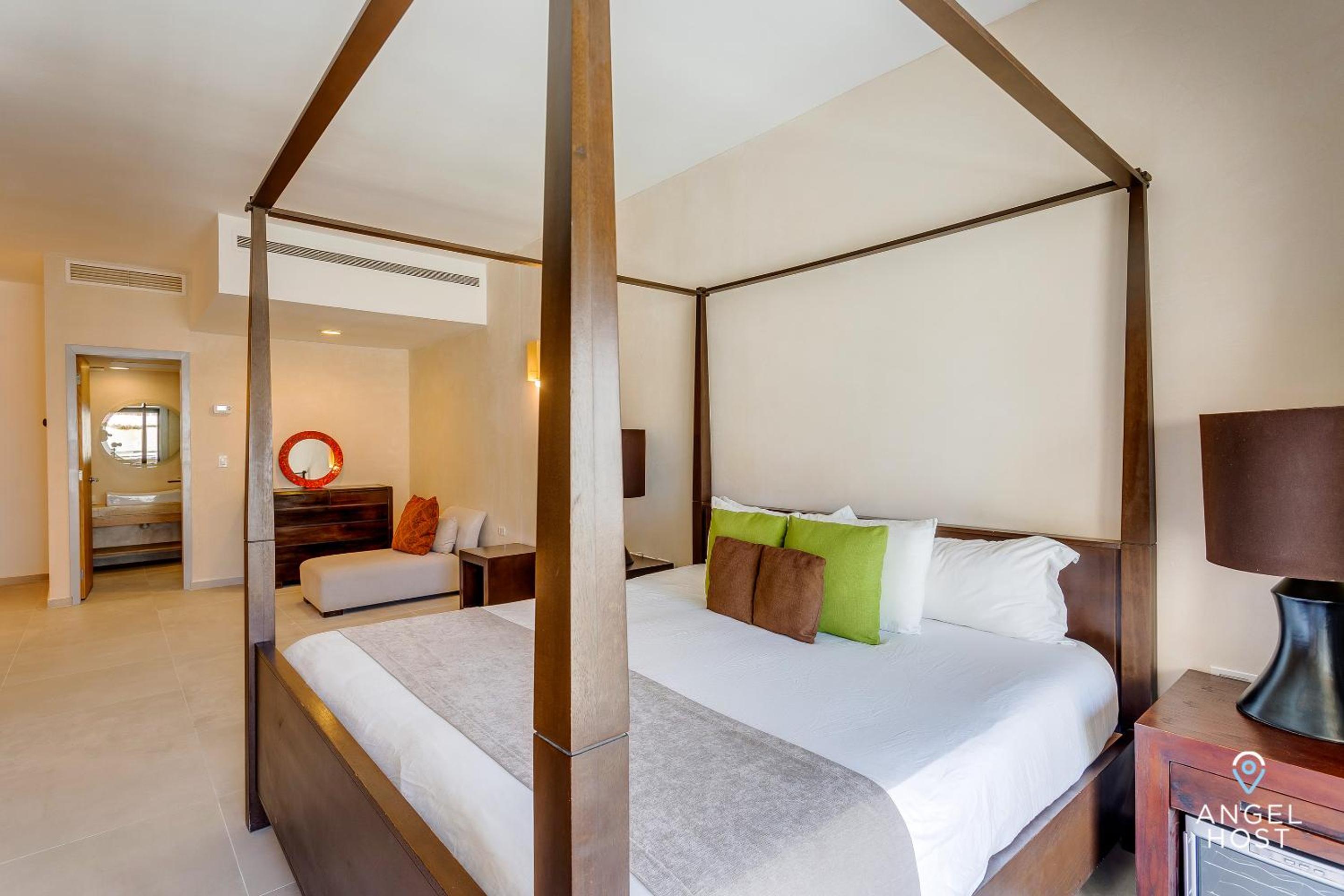 Oceanview Penthouse & Rooftop Pool Near Mamitas