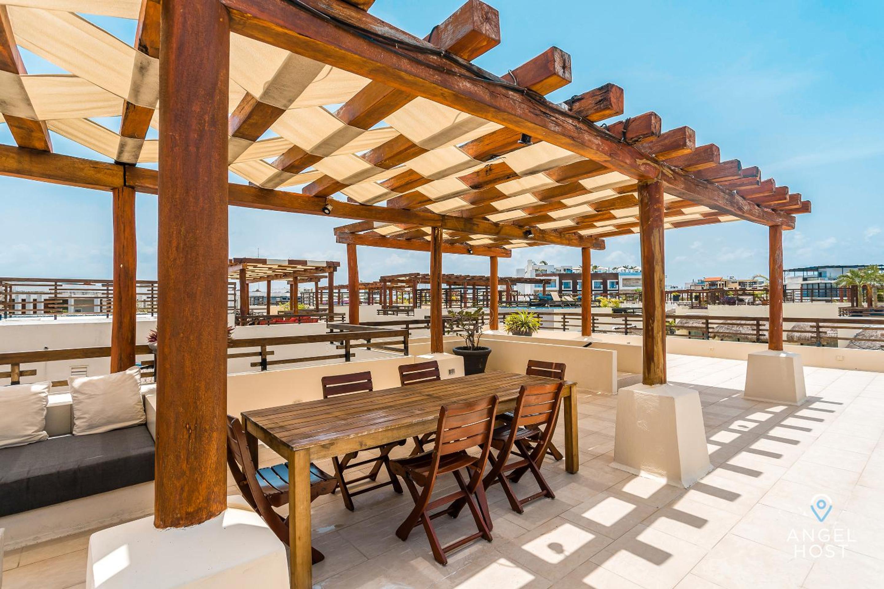 Oceanview Private Rooftop Pool, Steps to Mamitas