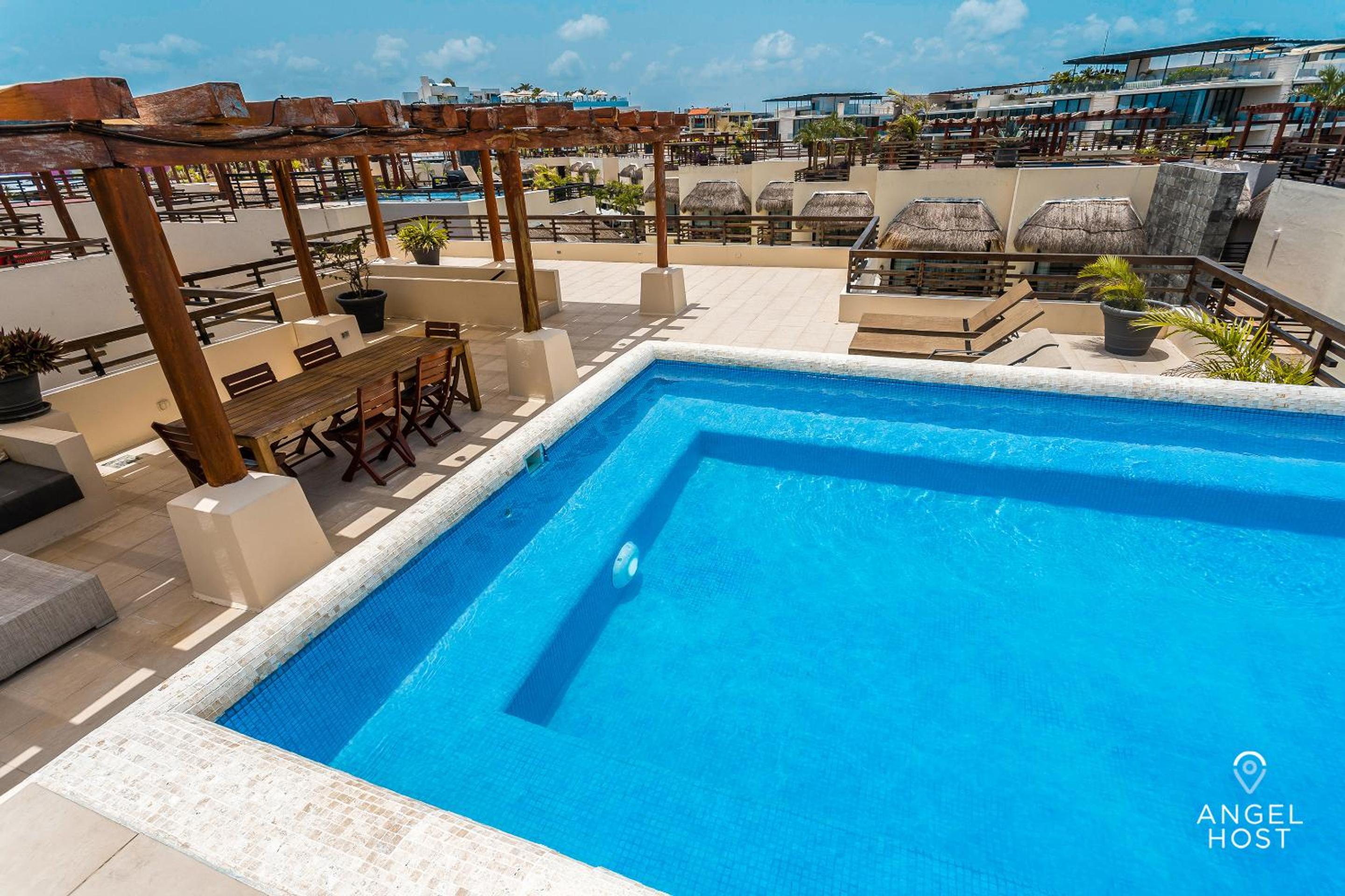 Oceanview Private Rooftop Pool, Steps to Mamitas