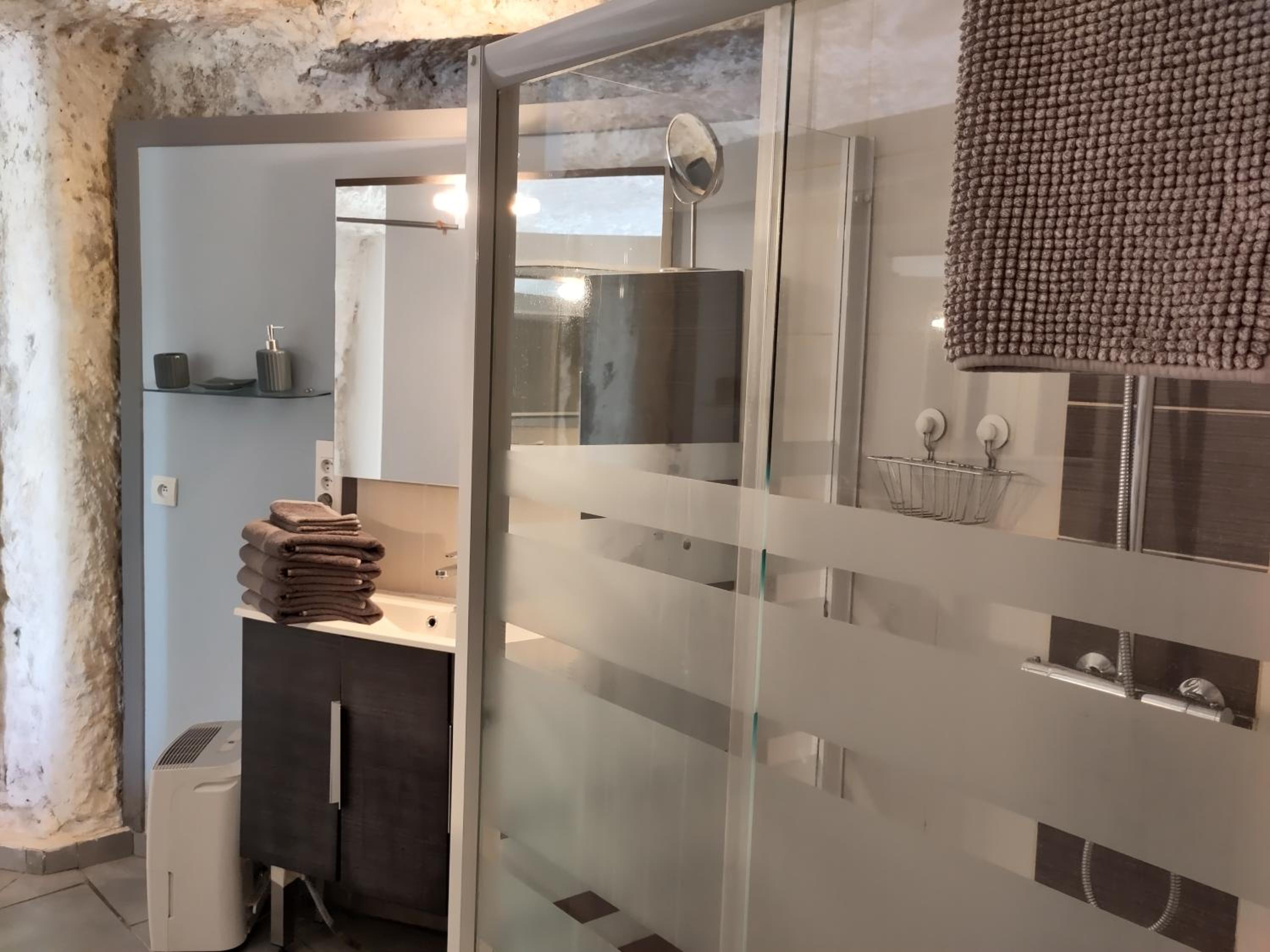 Le Gite de la Loire - Unique Troglodyte Stay, photo 45